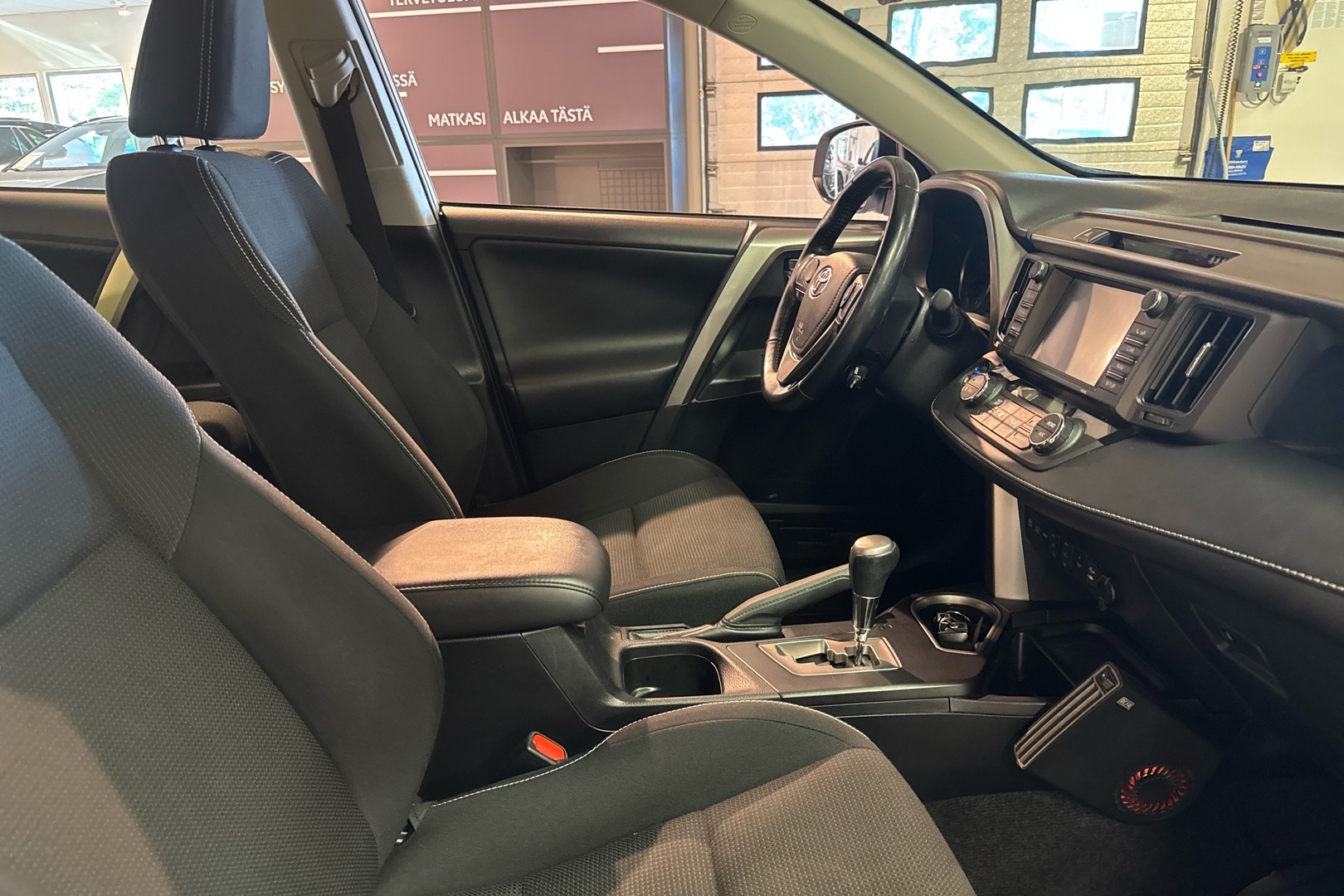 TOYOTA RAV4 2017