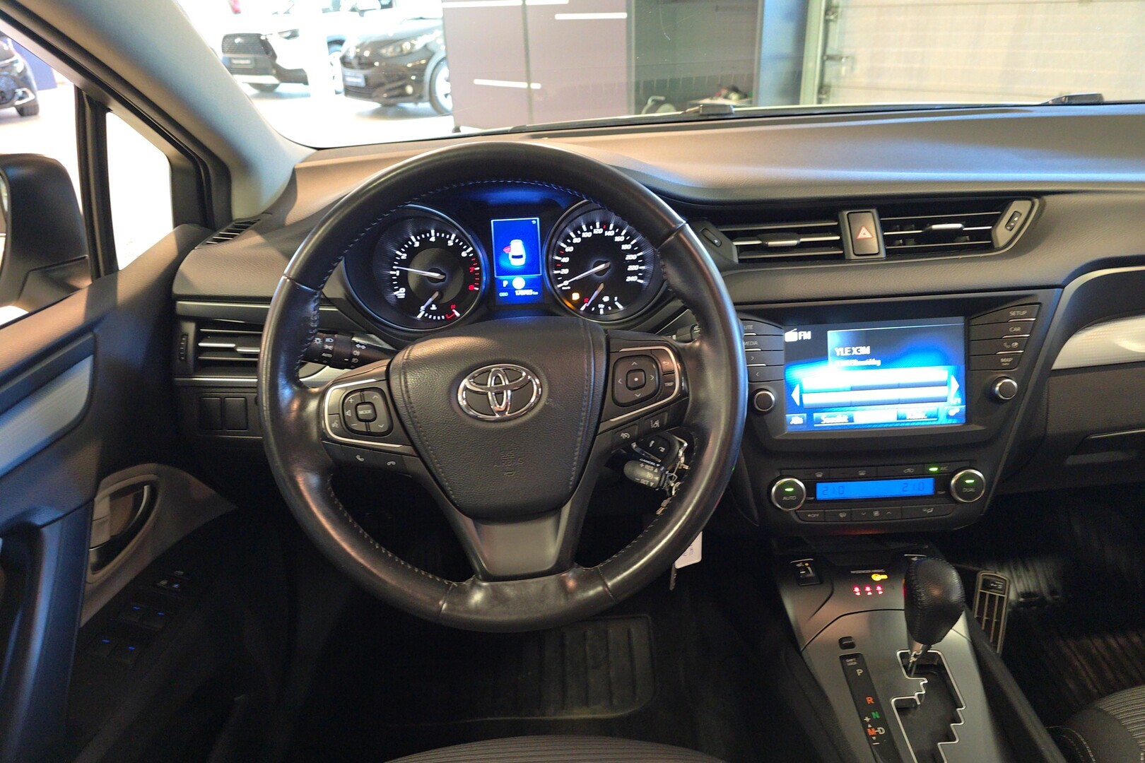 TOYOTA Avensis 2017