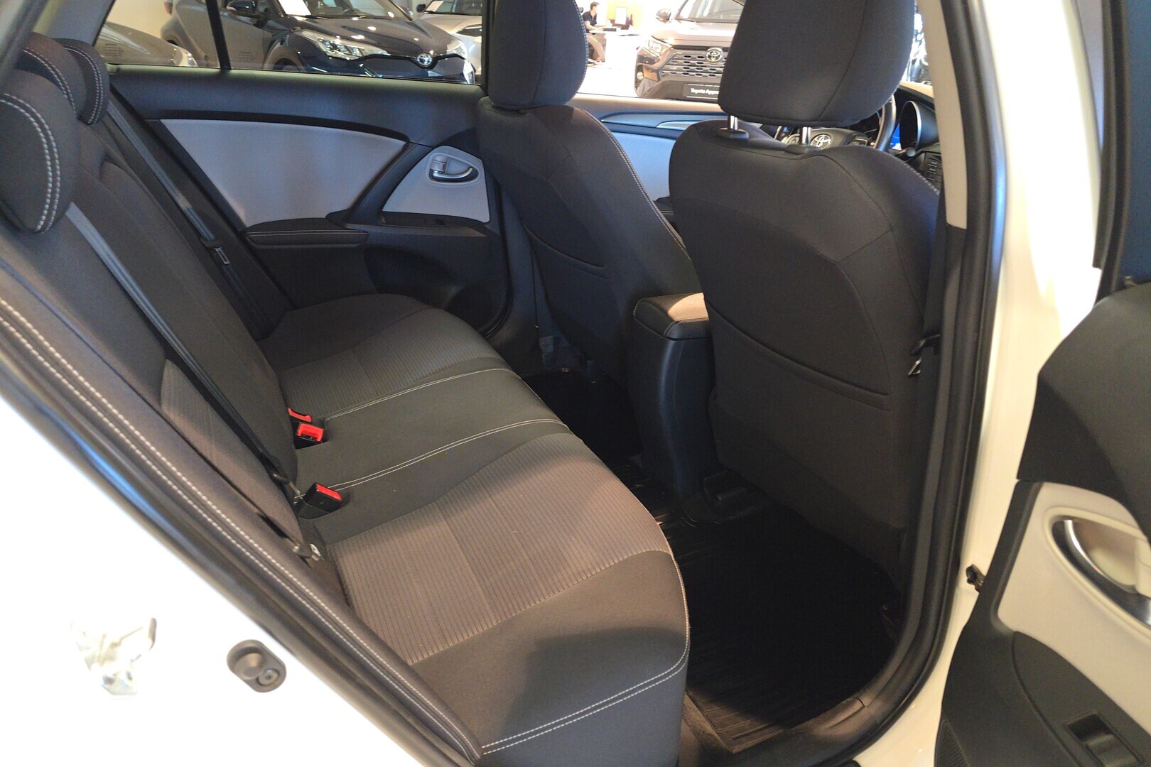 TOYOTA Avensis 2017