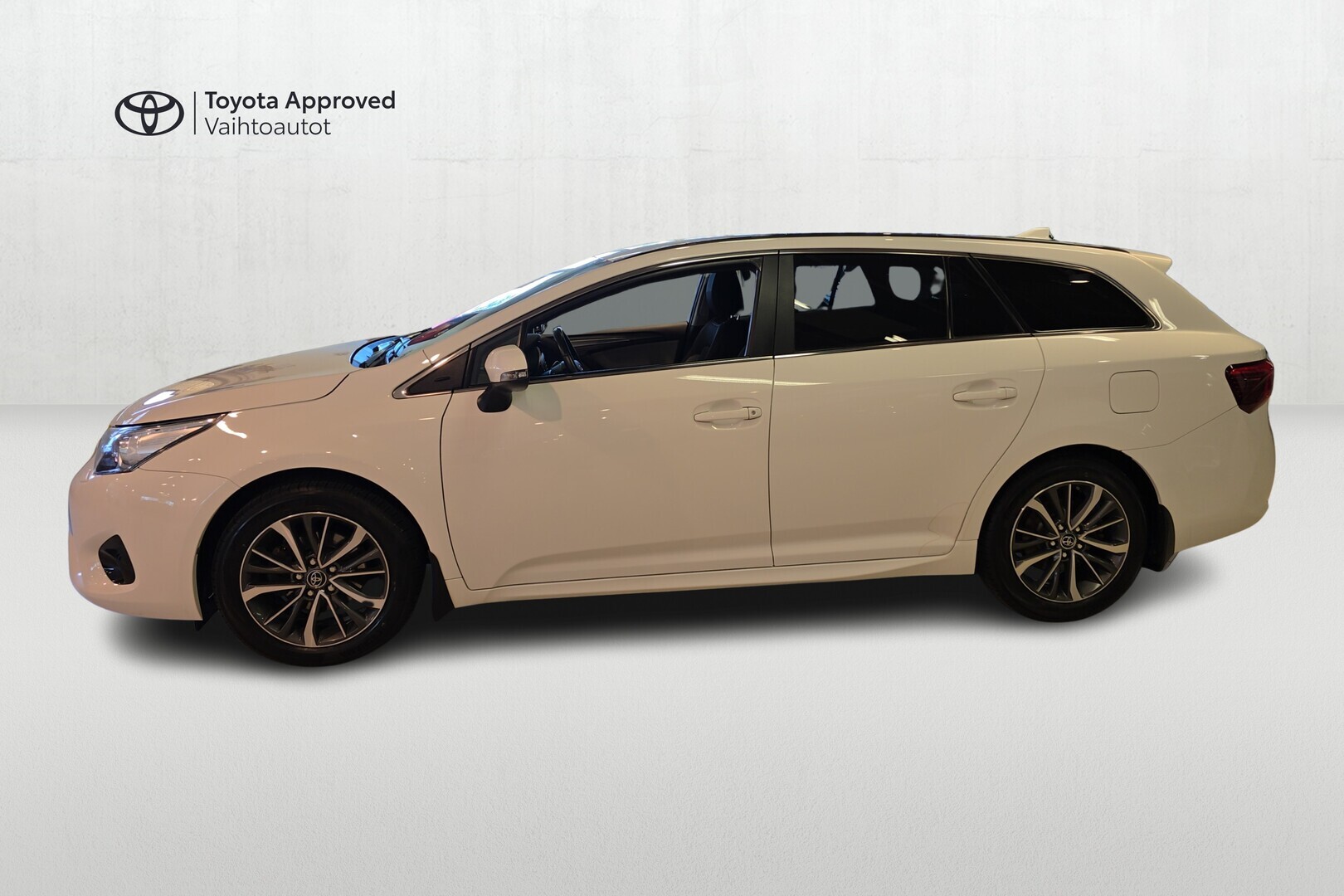TOYOTA Avensis 2017