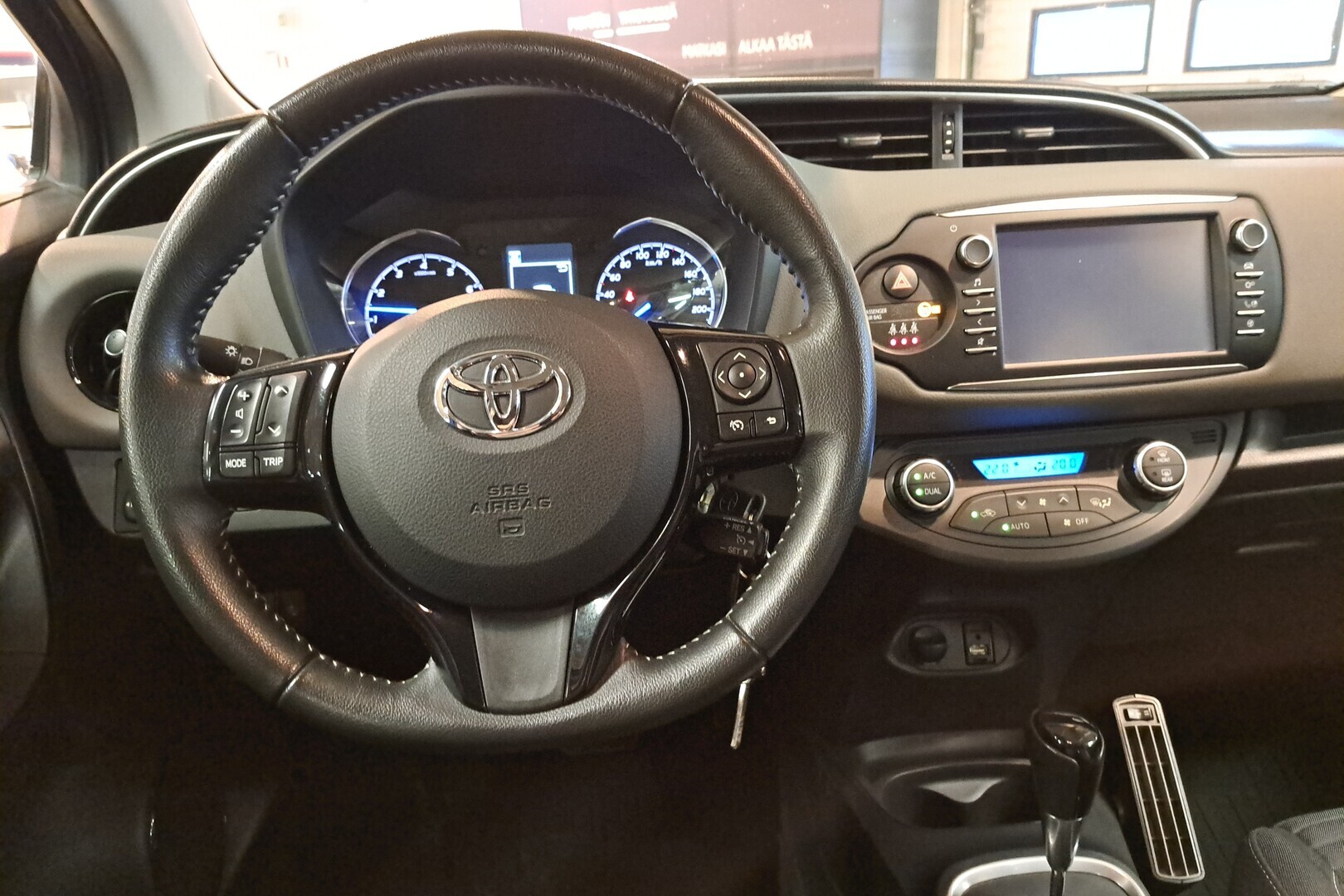 TOYOTA Yaris 2017