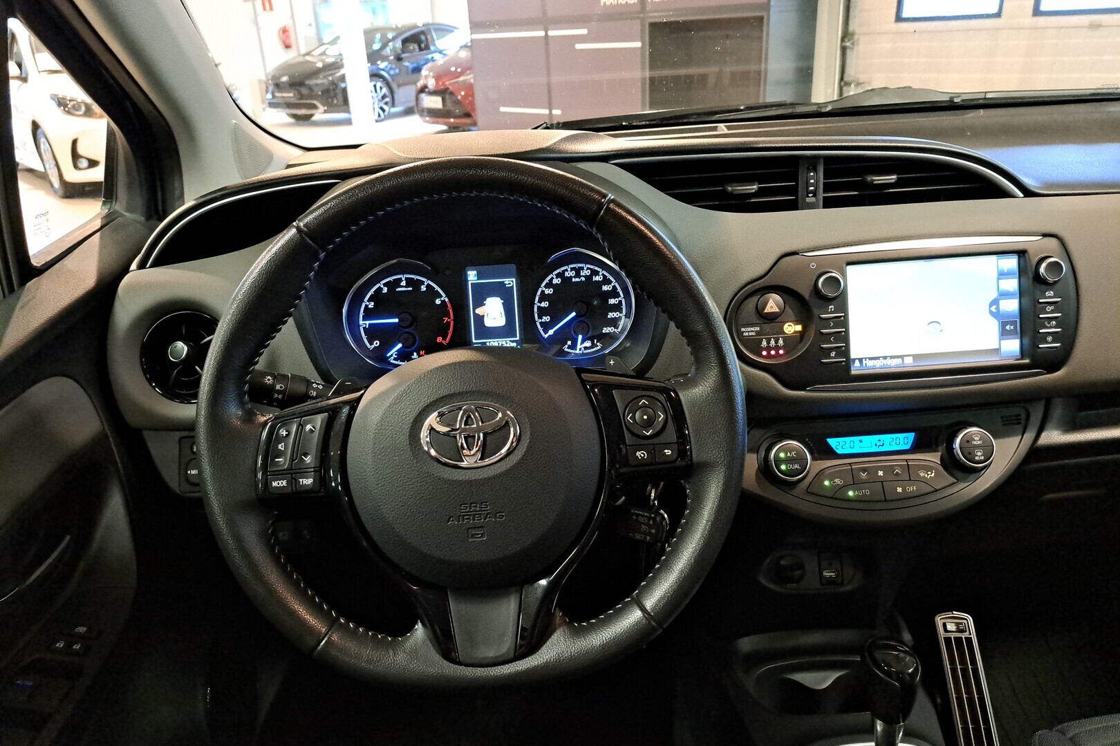 TOYOTA Yaris 2017