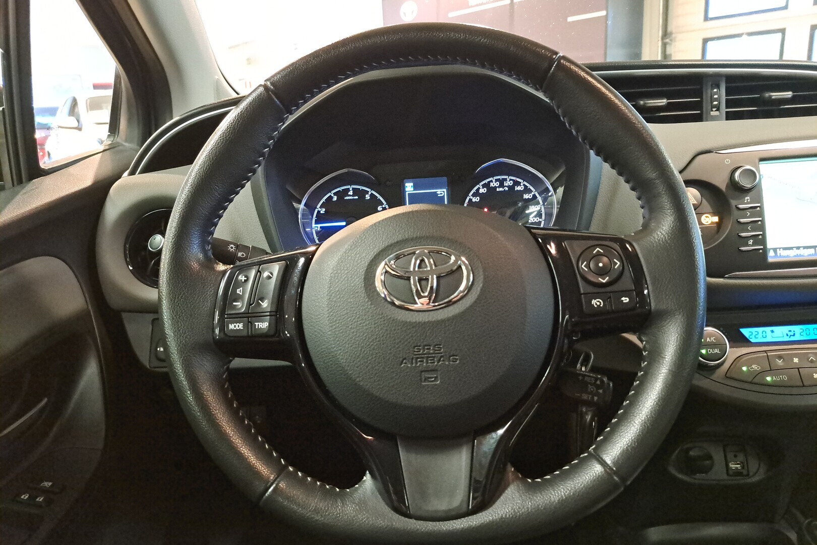TOYOTA Yaris 2017