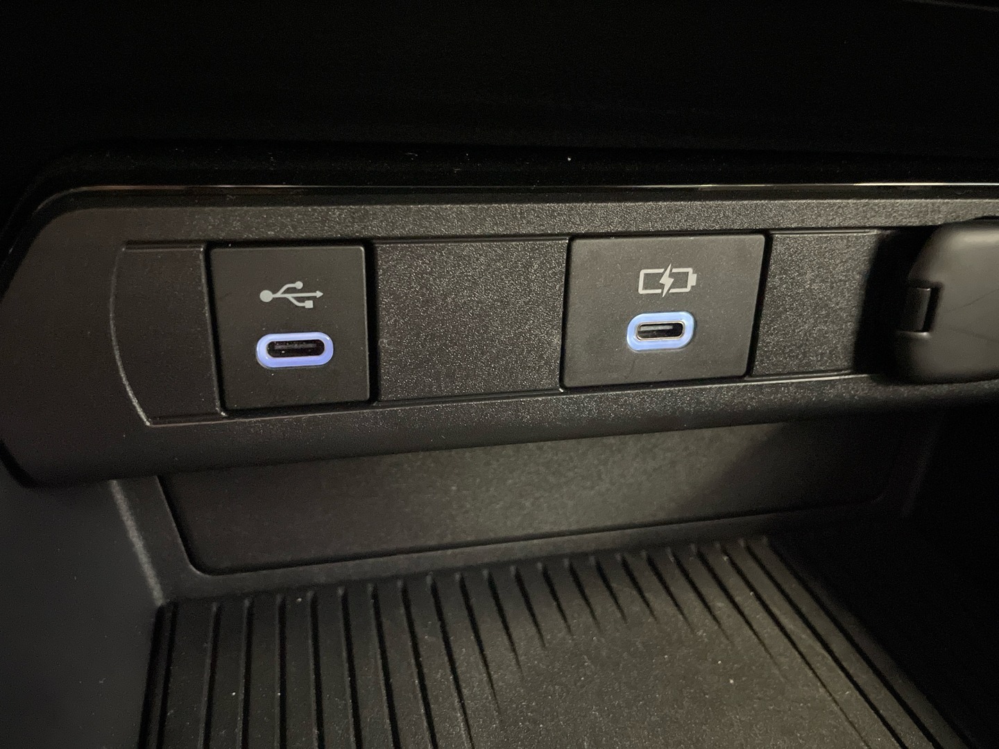 TOYOTA Prius Plug-in 2023