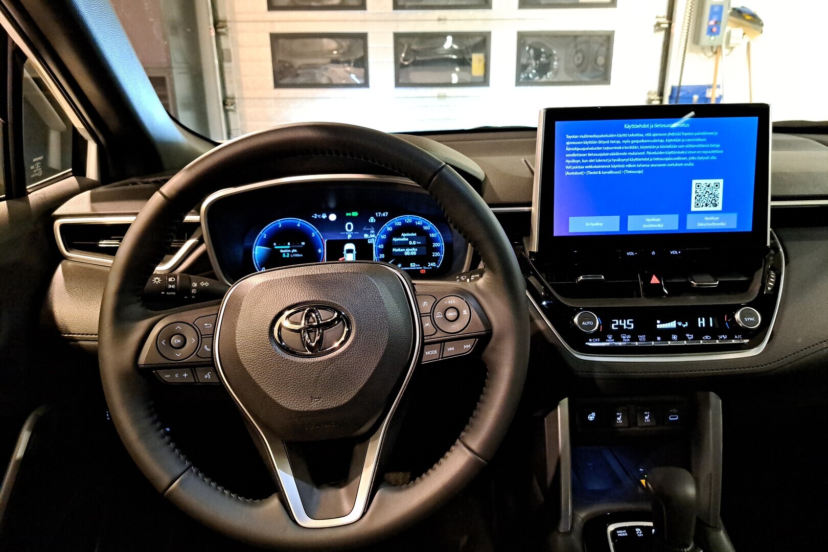 TOYOTA Corolla Cross 2025