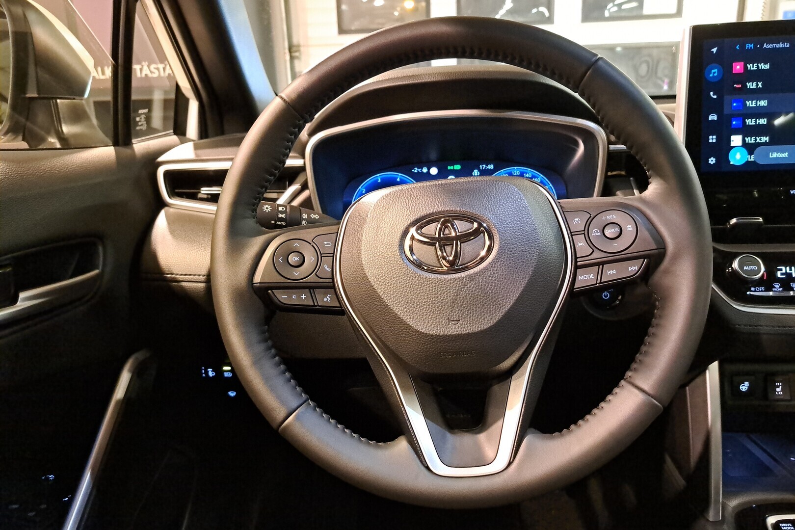 TOYOTA Corolla Cross 2025