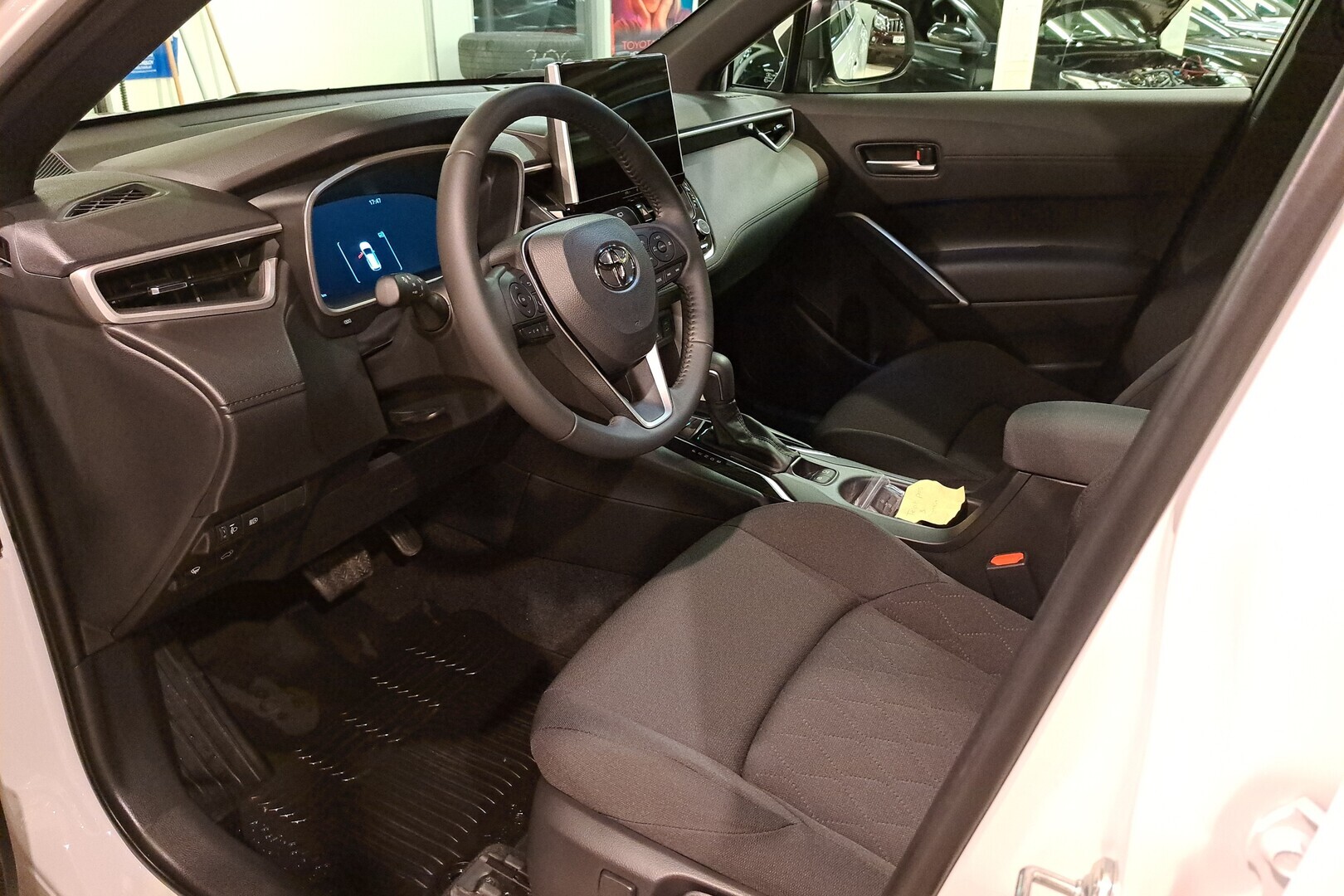 TOYOTA Corolla Cross 2025