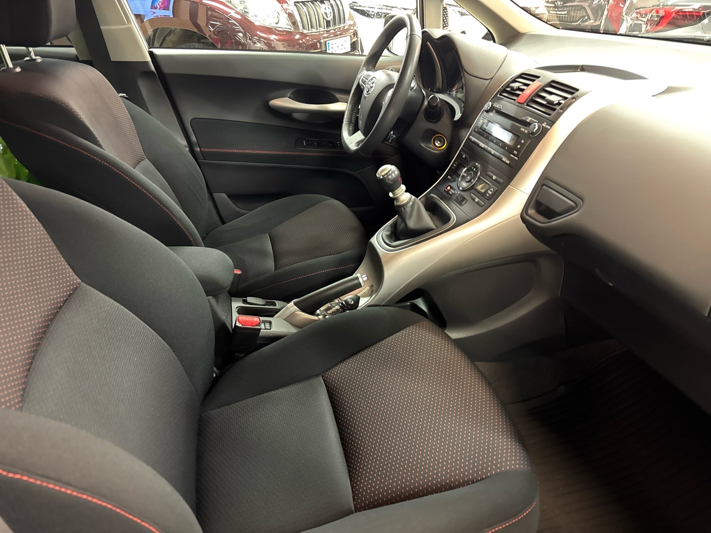 TOYOTA Auris 2012