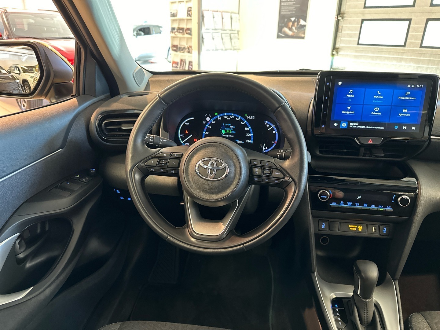 TOYOTA Yaris Cross 2023