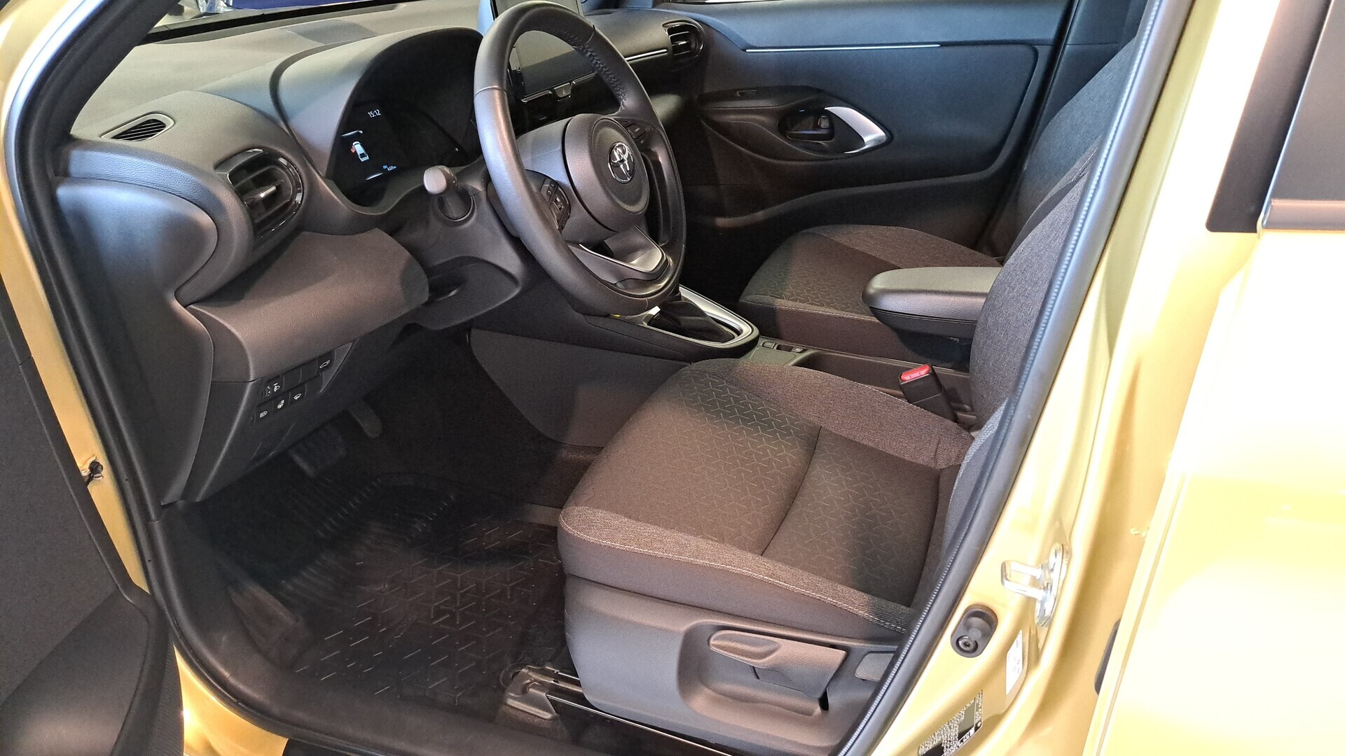 TOYOTA Yaris Cross 2024