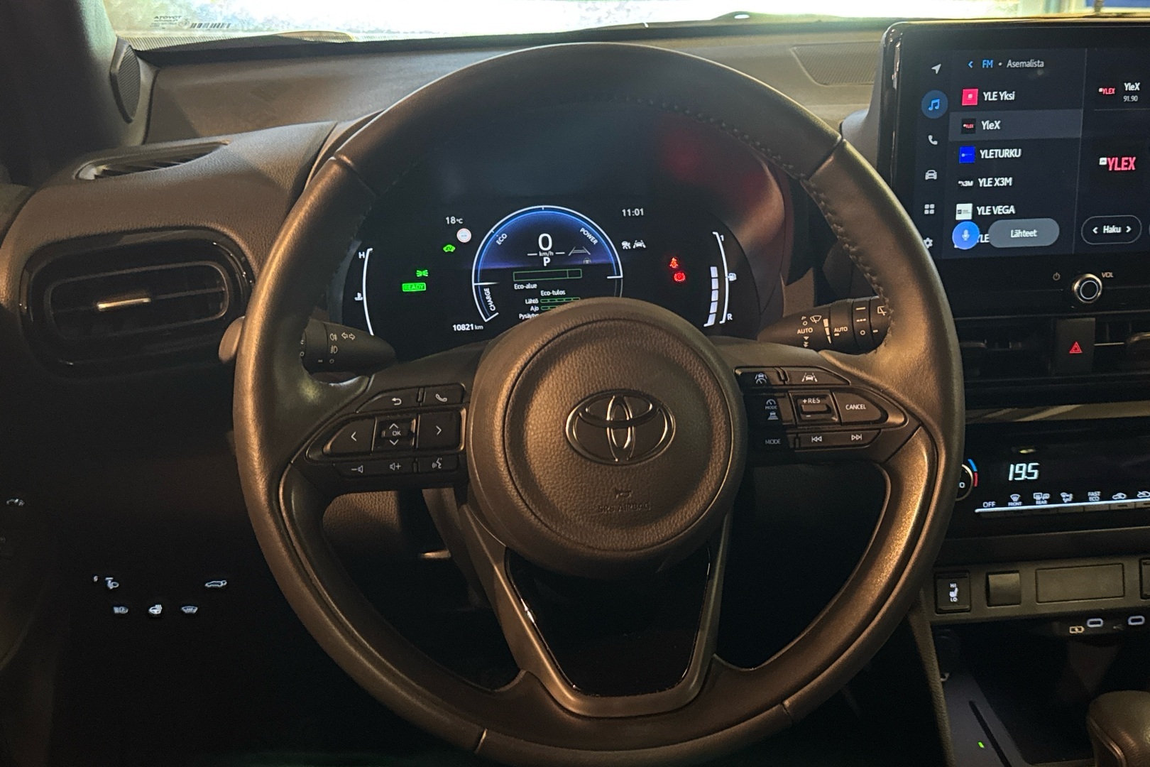 TOYOTA Yaris Cross 2025