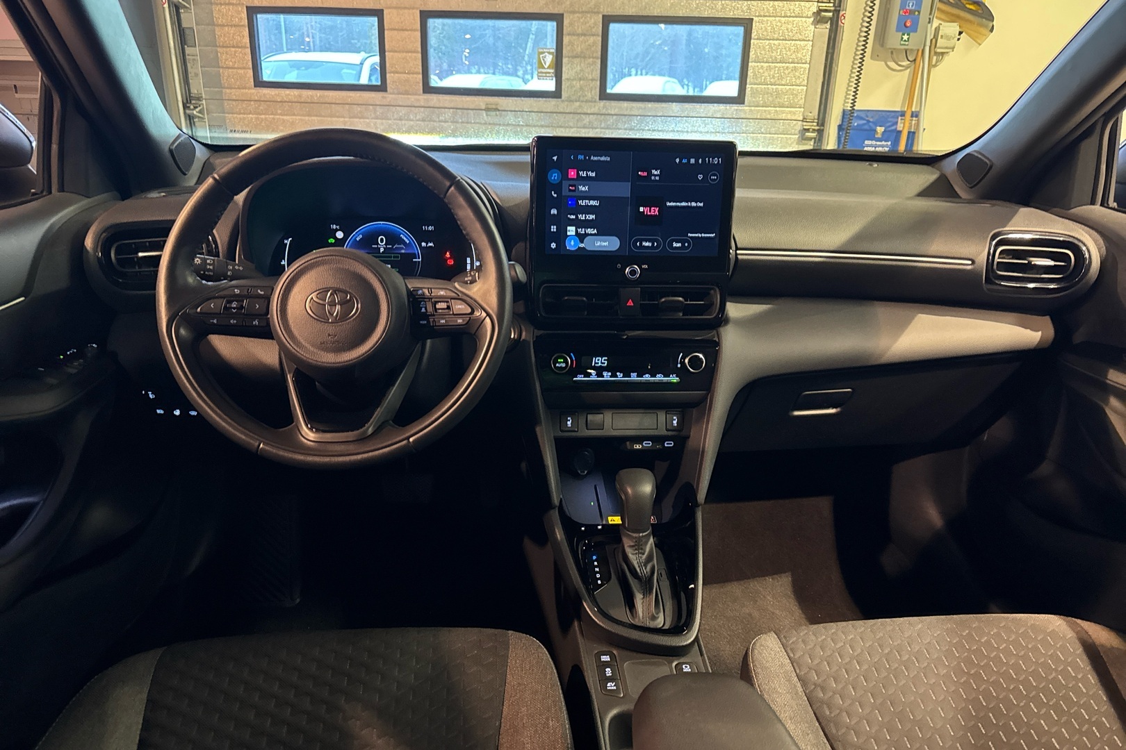 TOYOTA Yaris Cross 2025