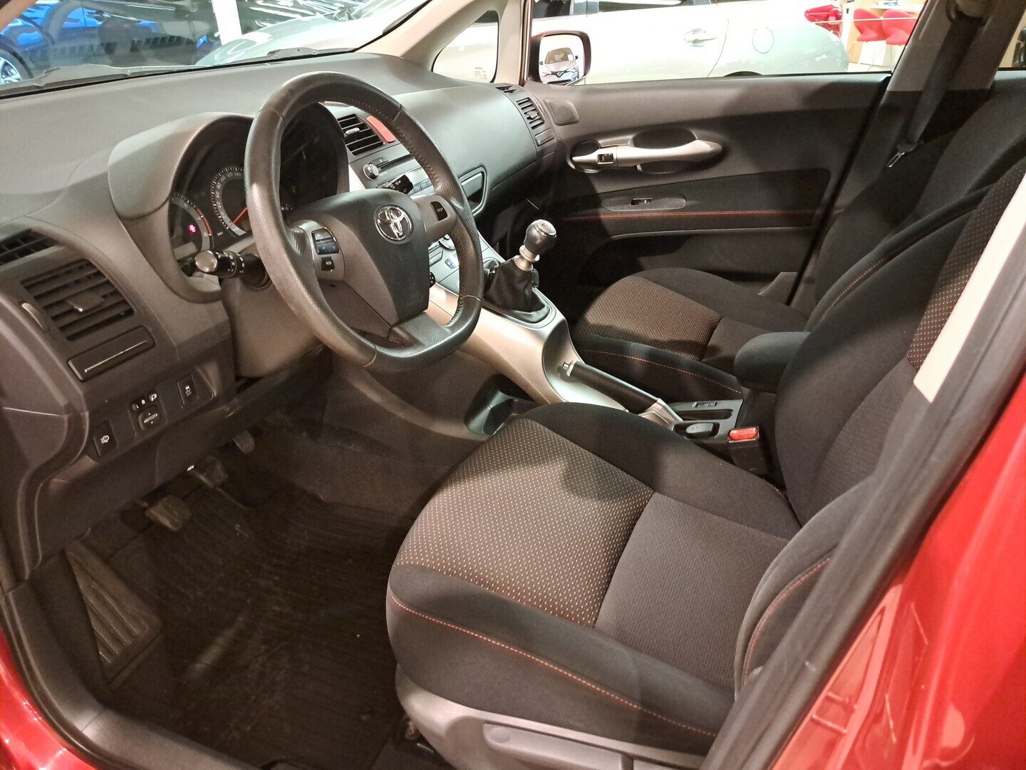 TOYOTA Auris 2012