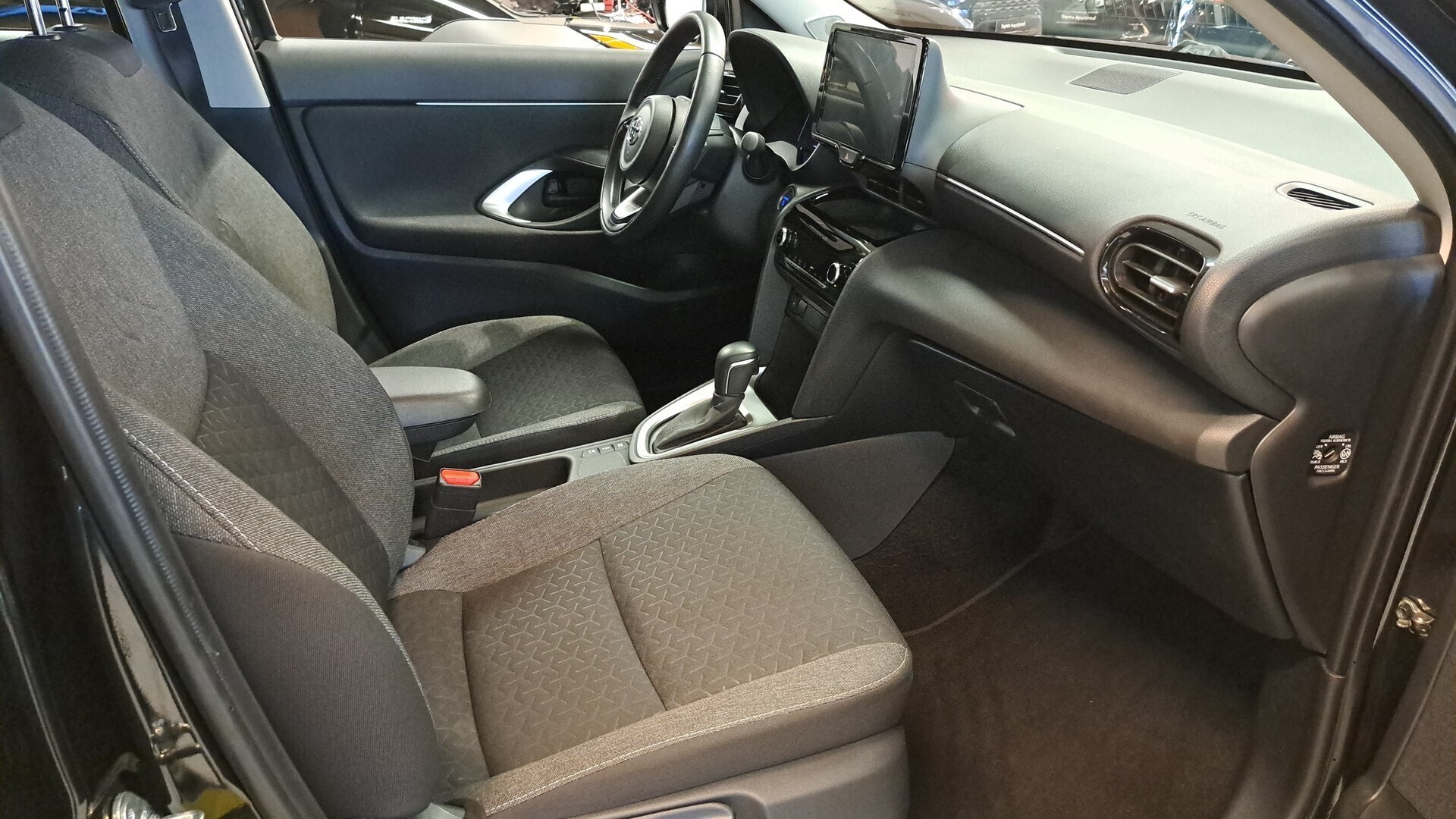 TOYOTA Yaris Cross 2024