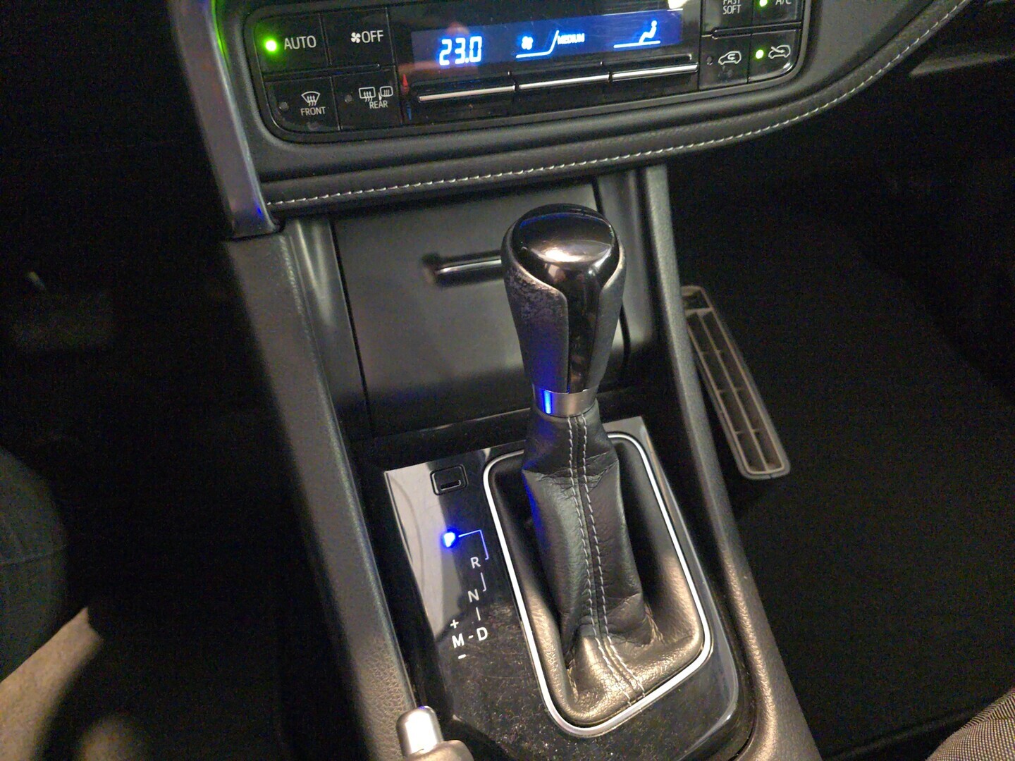 TOYOTA Auris 2016