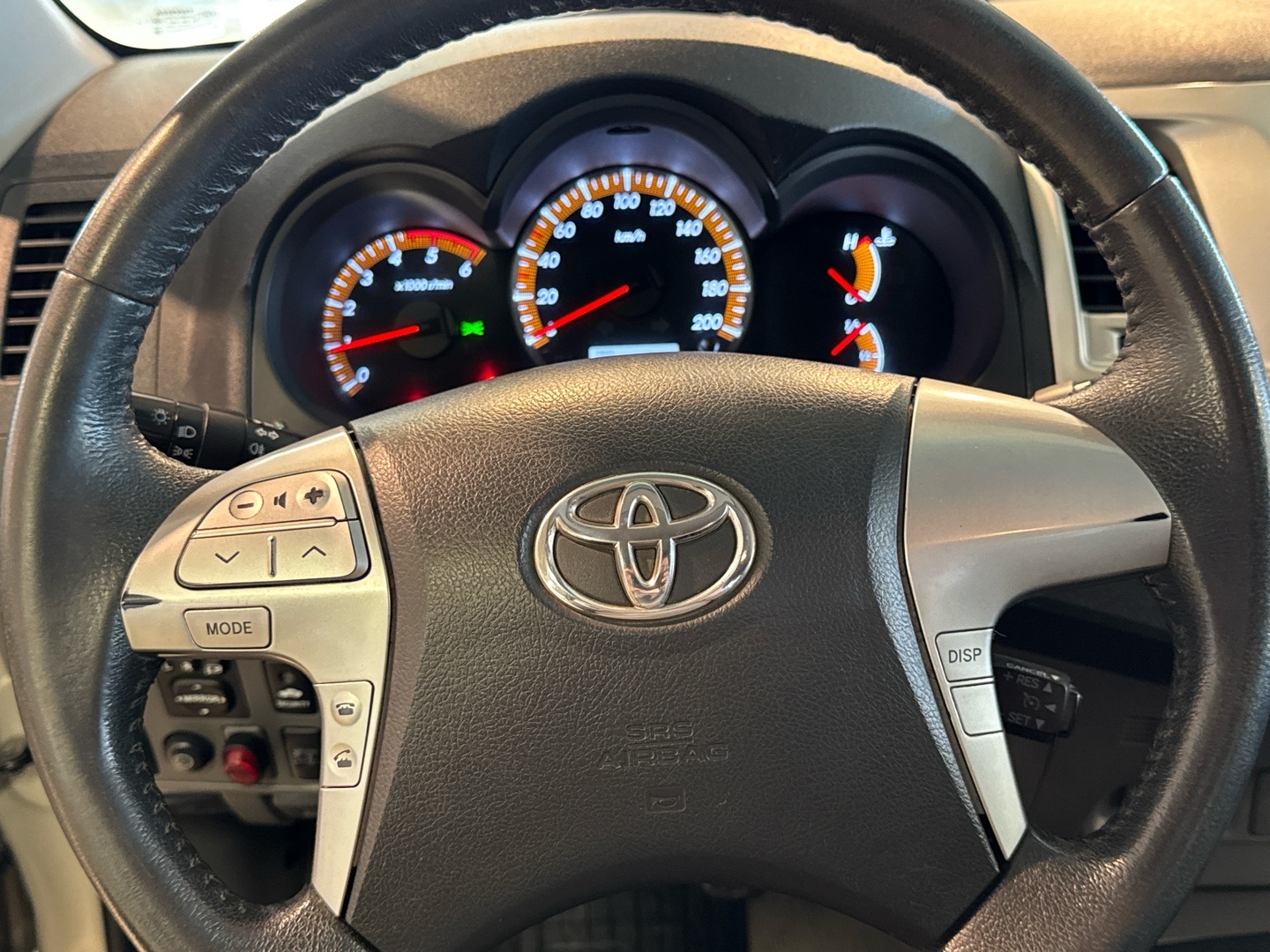 TOYOTA Hilux 2012