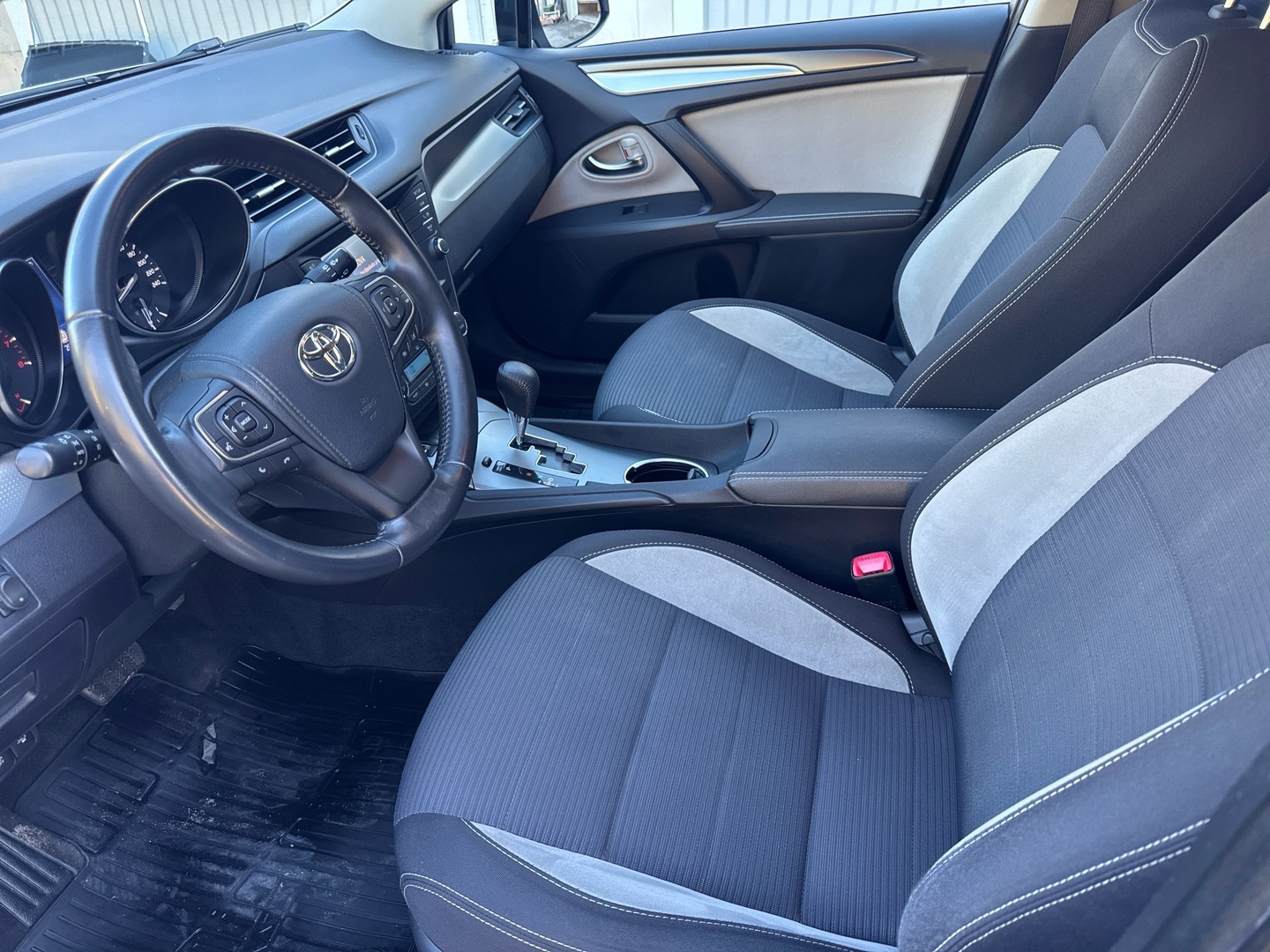 TOYOTA AVENSIS 2017