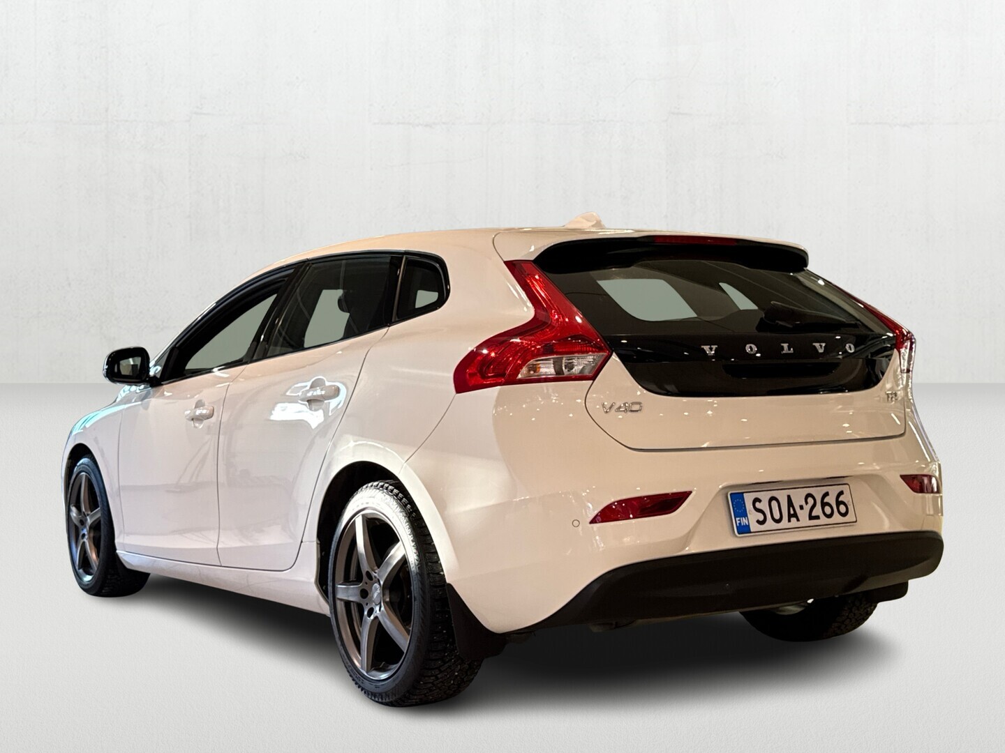 VOLVO V40 2018