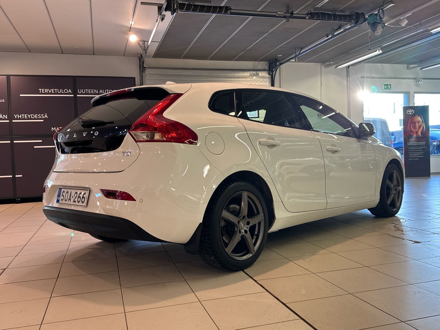 VOLVO V40 2018