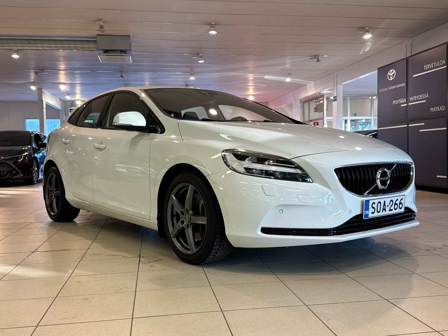 VOLVO V40 2018