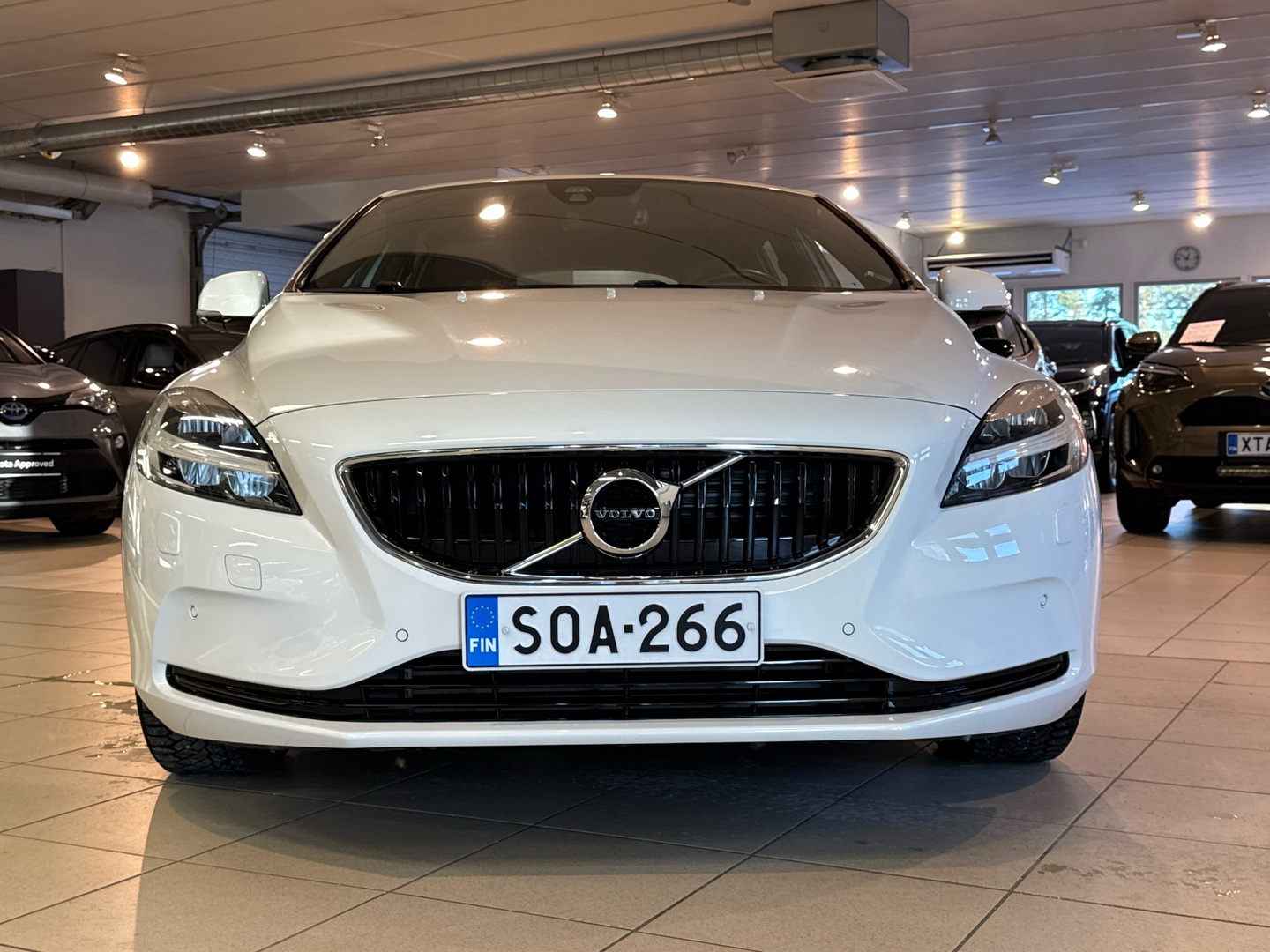 VOLVO V40 2018