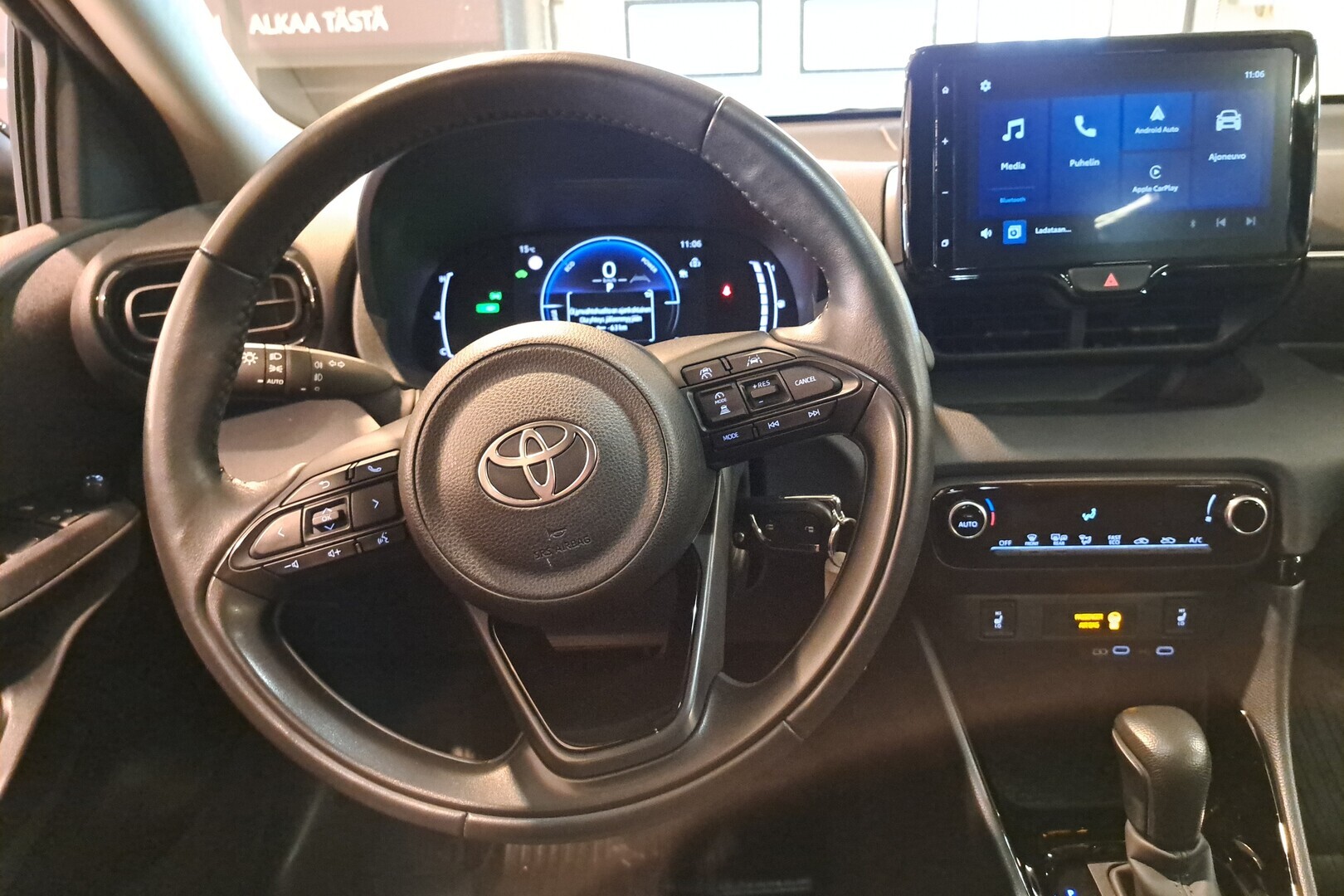 TOYOTA YARIS 2024