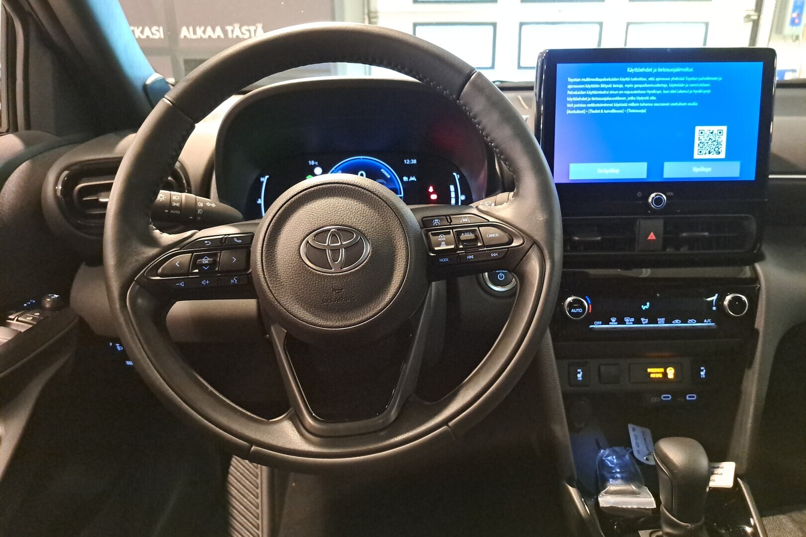 TOYOTA Yaris Cross 2025
