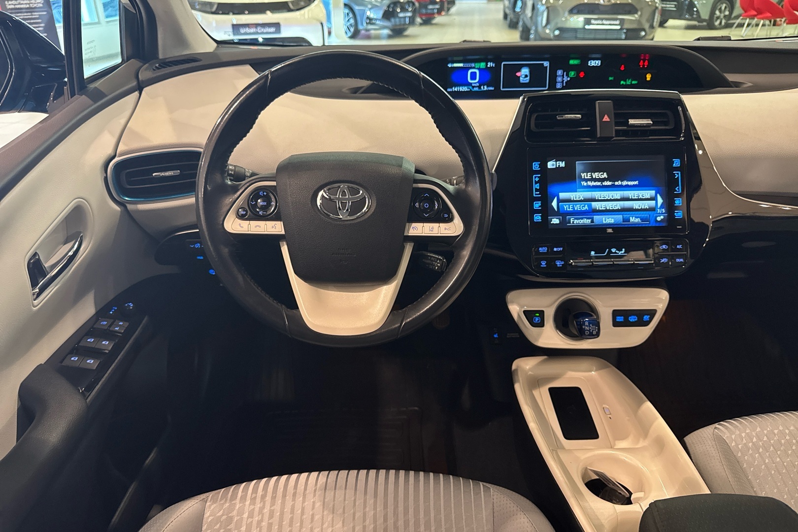 TOYOTA Prius Plug-in 2017