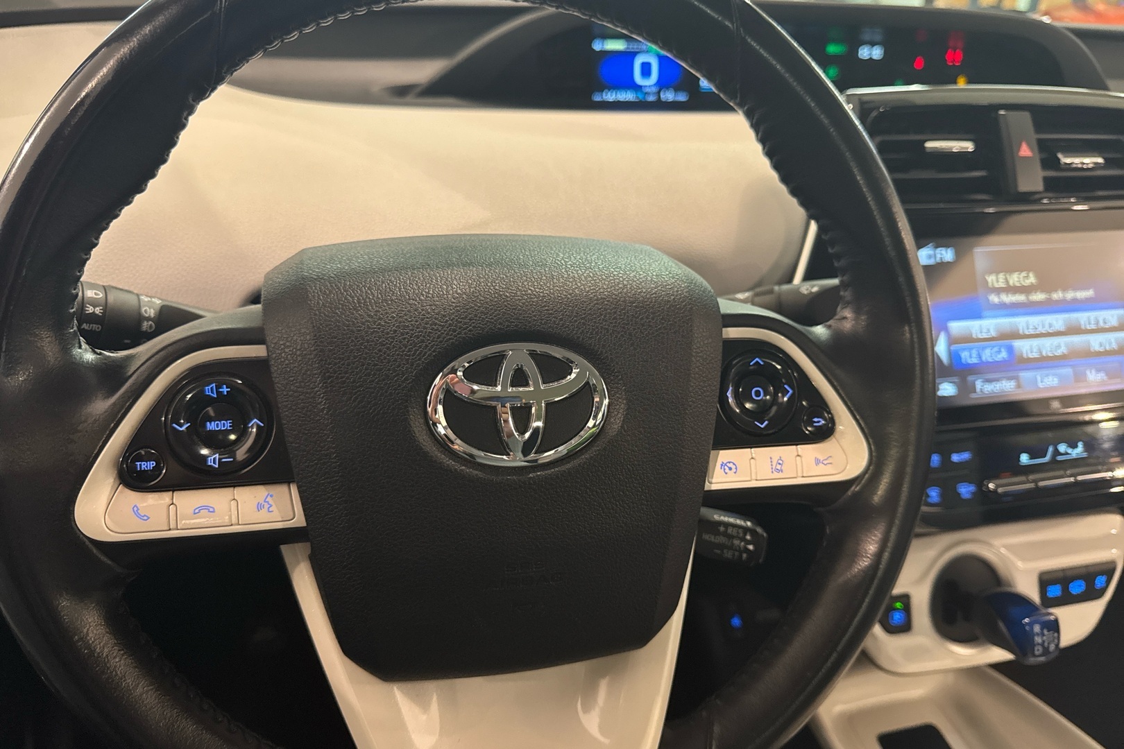 TOYOTA Prius Plug-in 2017