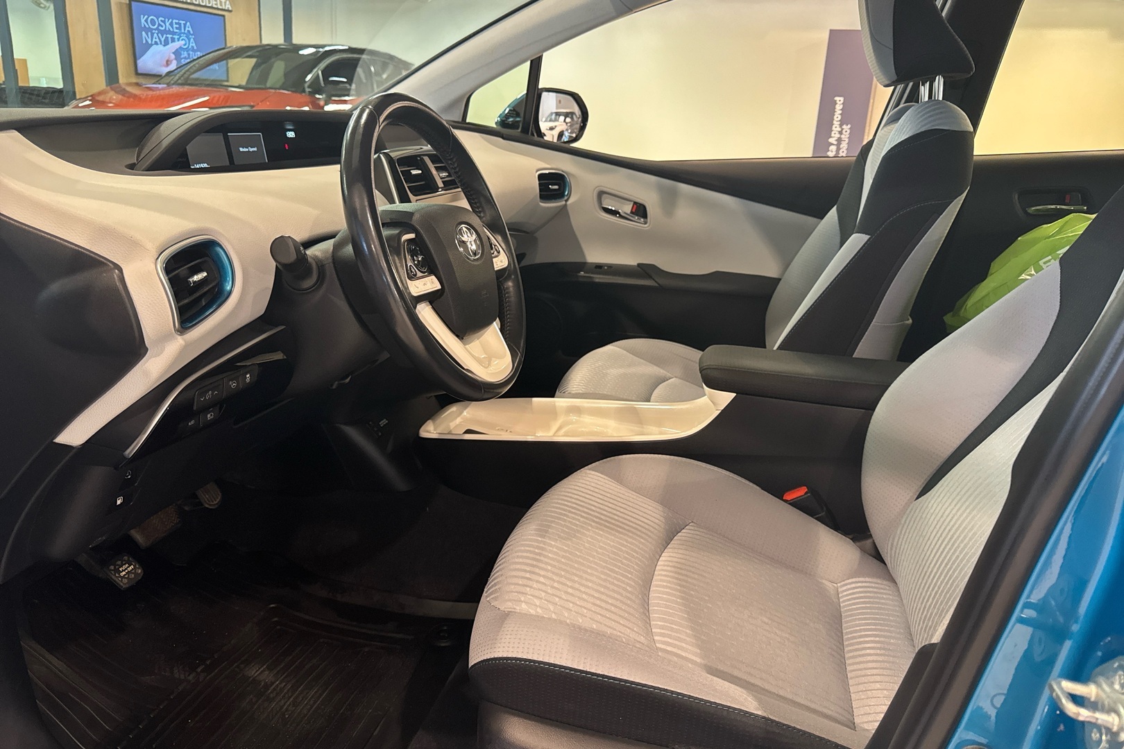 TOYOTA Prius Plug-in 2017