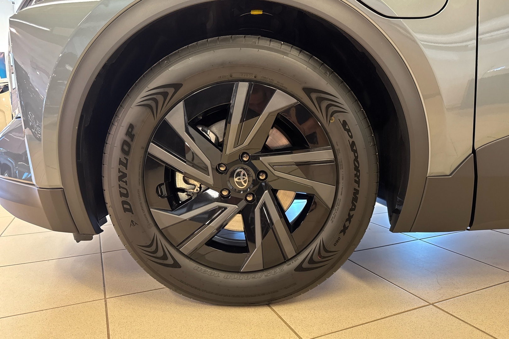 TOYOTA C-HR+ 2026