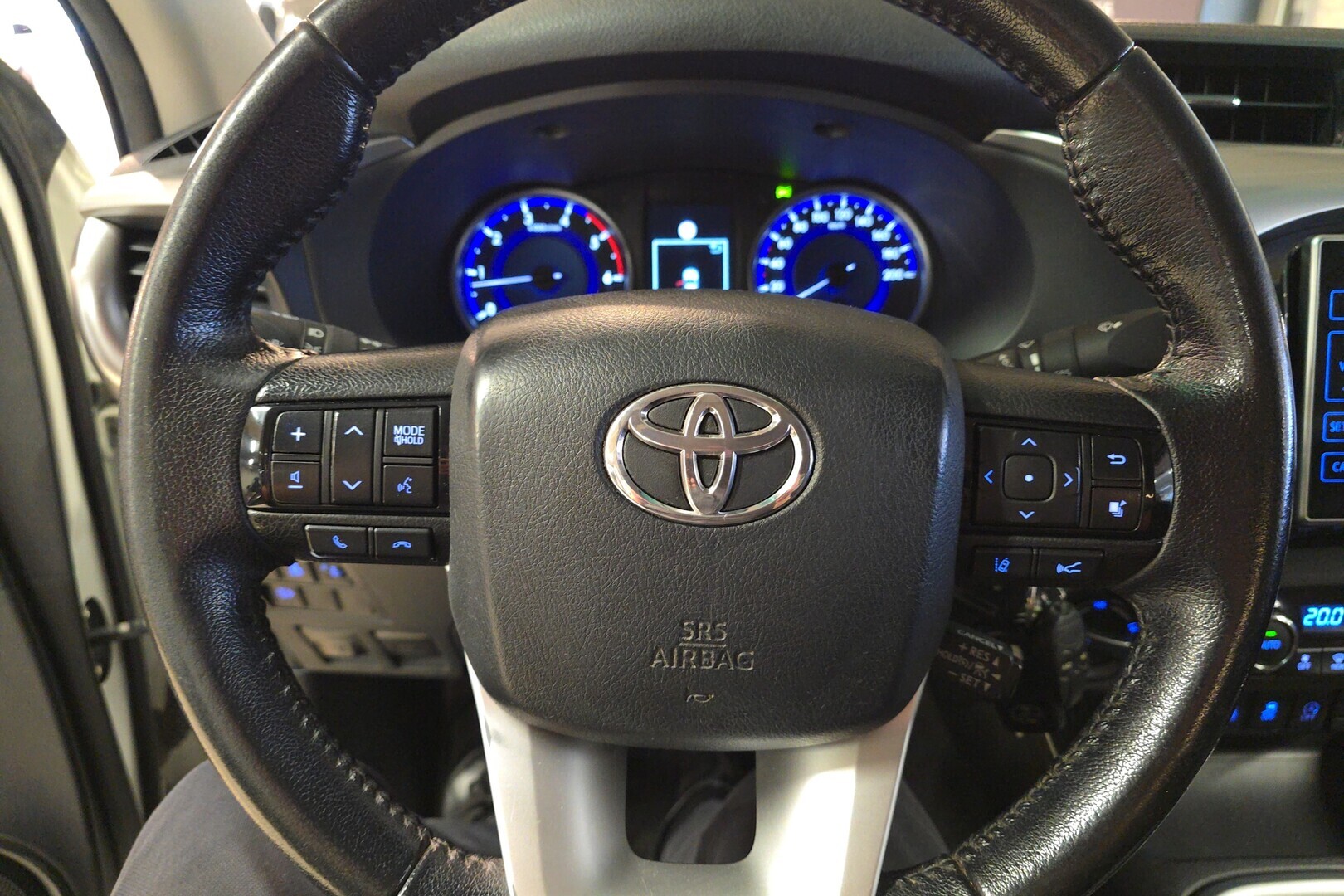 TOYOTA Hilux 2020