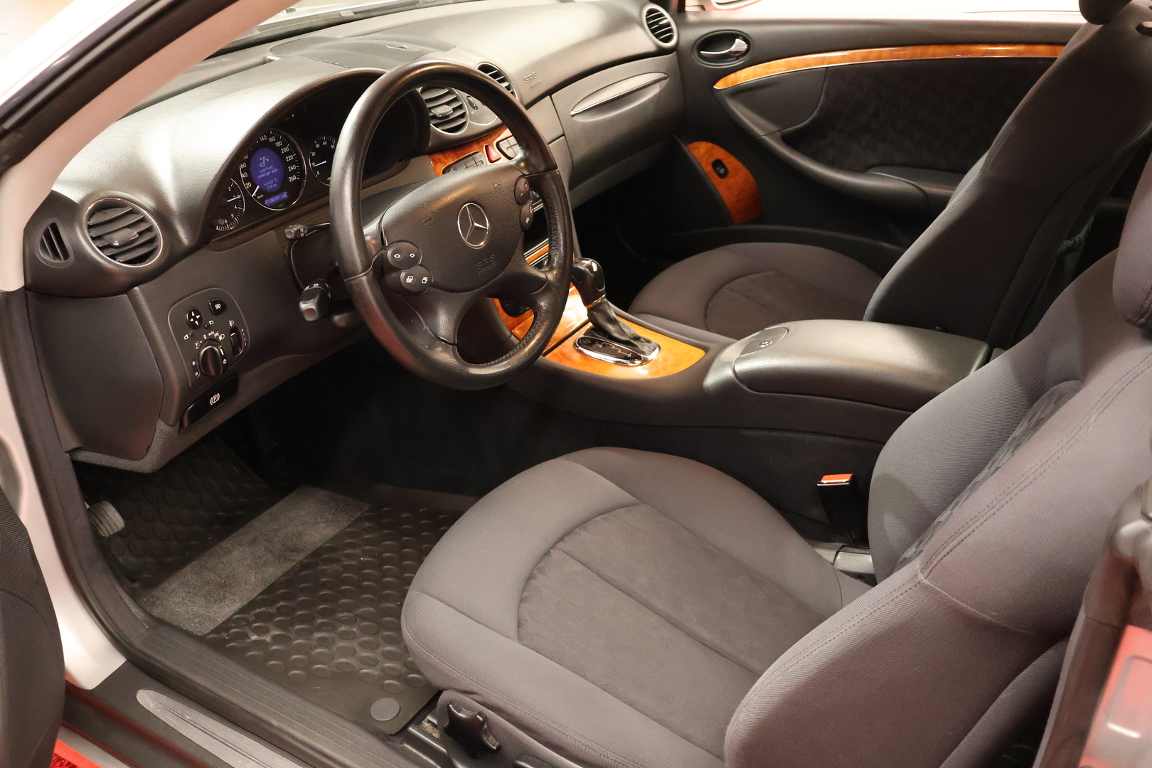 MERCEDES-BENZ CLK 2004