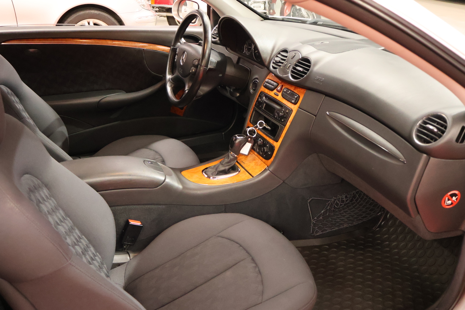 MERCEDES-BENZ CLK 2004