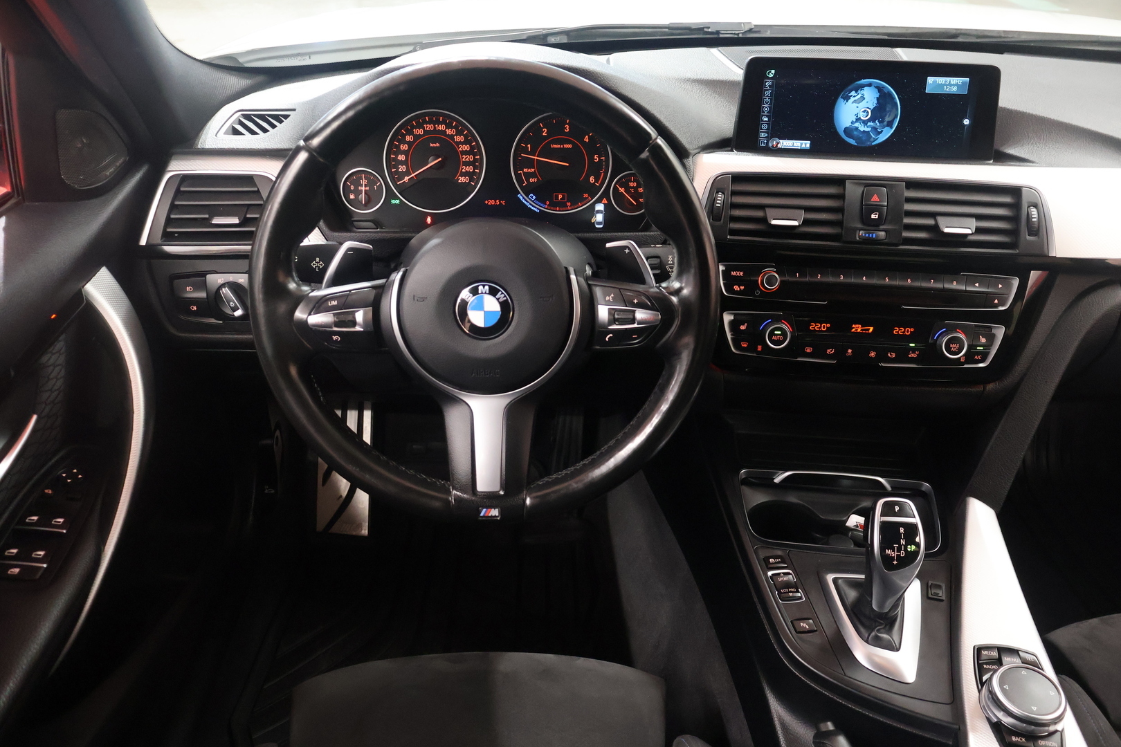 BMW 330 2015