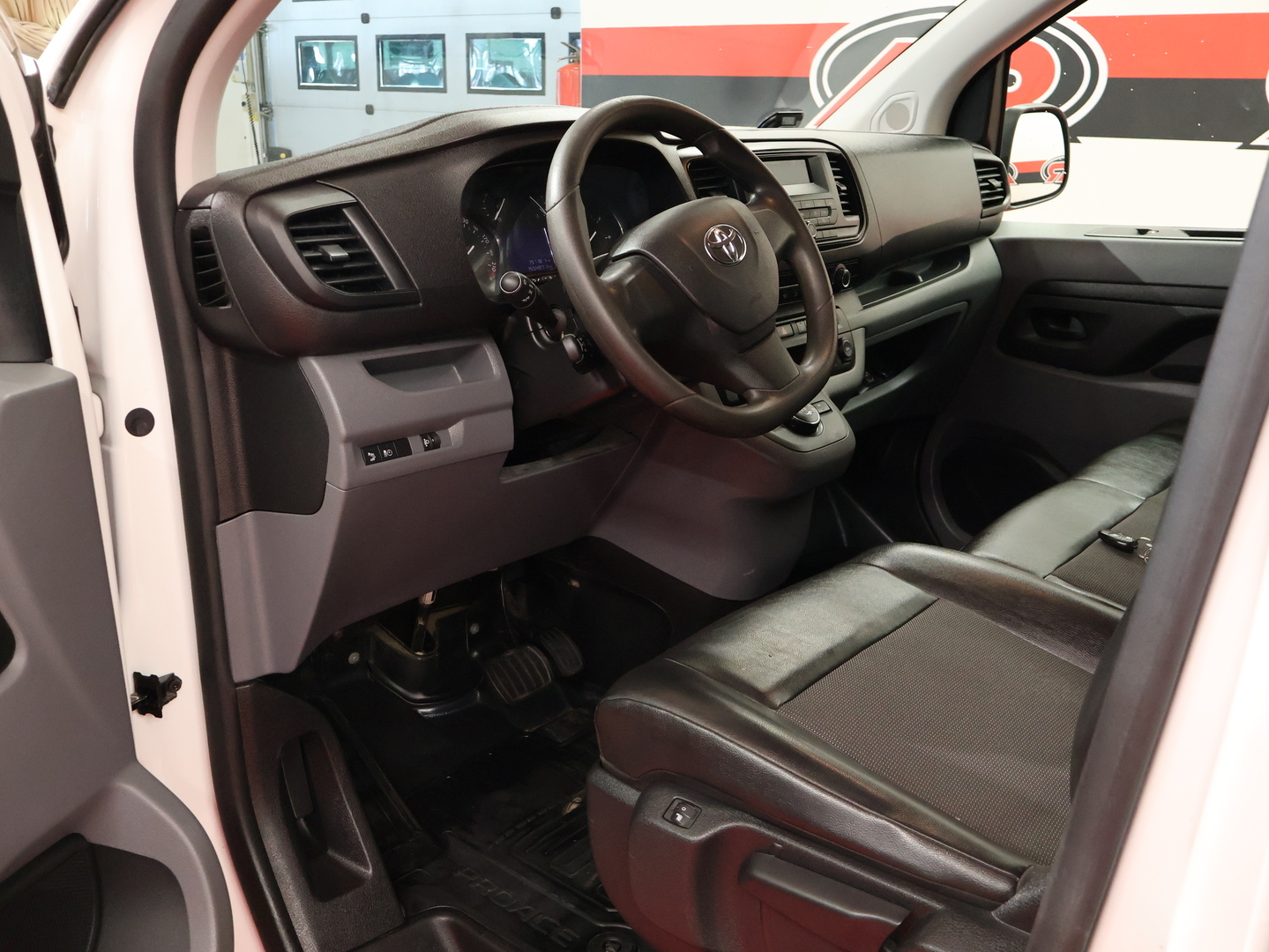 TOYOTA Proace 9