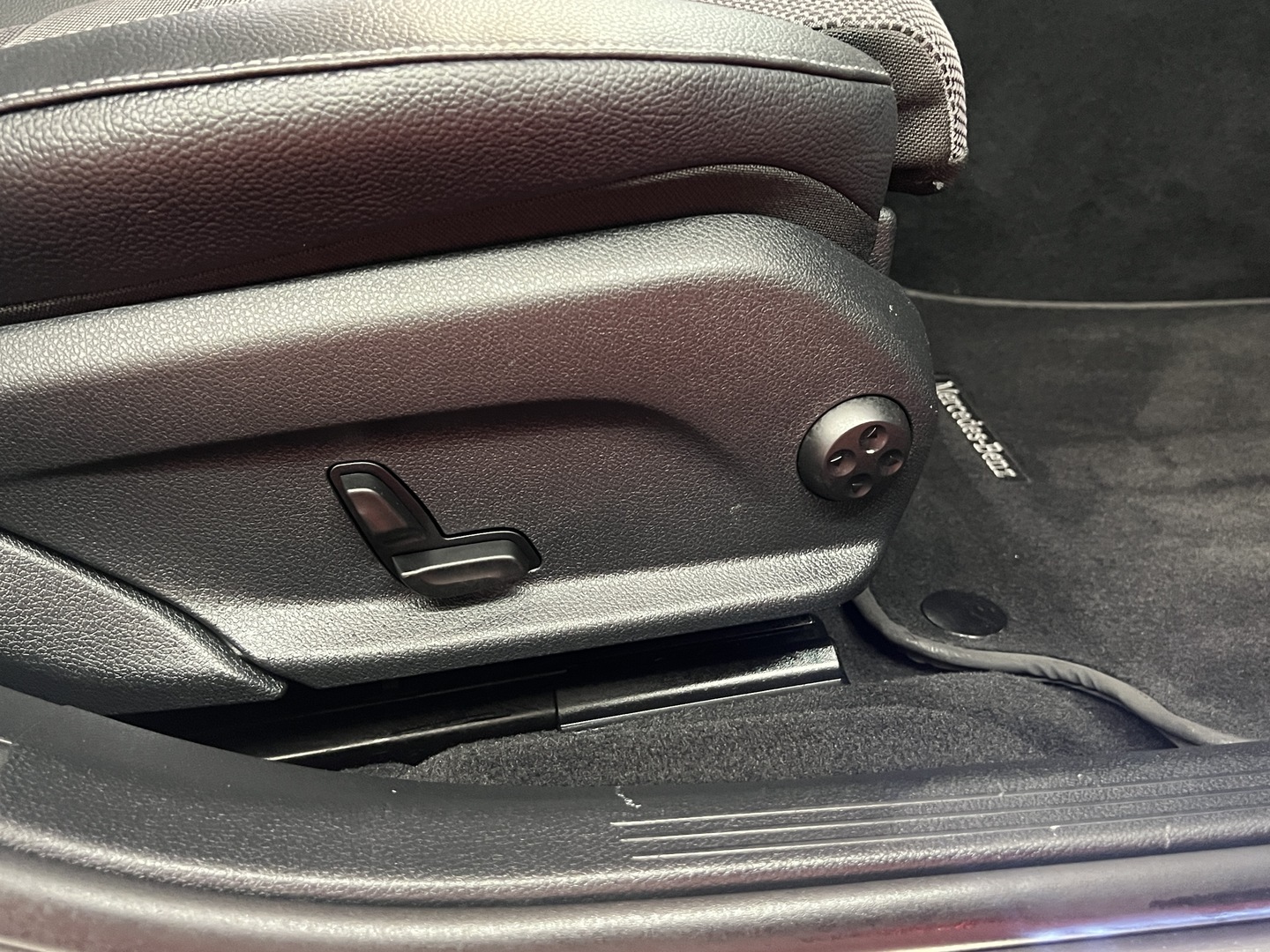 MERCEDES-BENZ E 2021