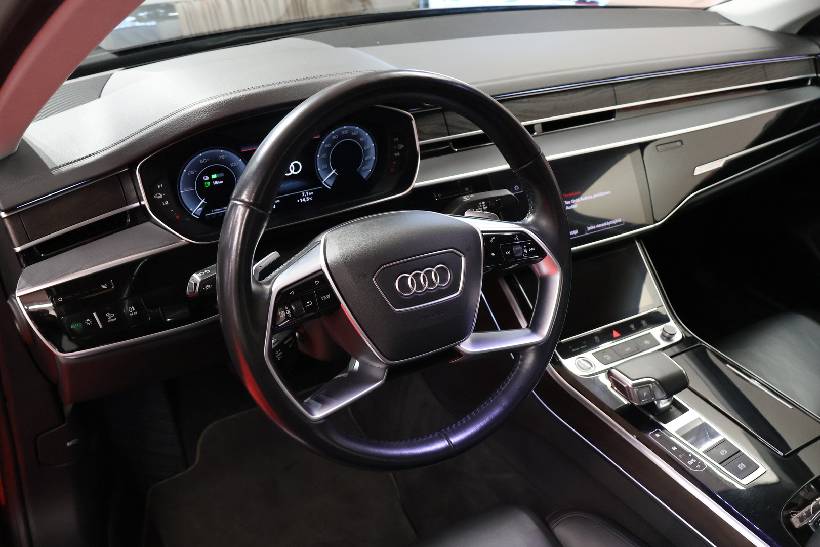 AUDI A8 2021