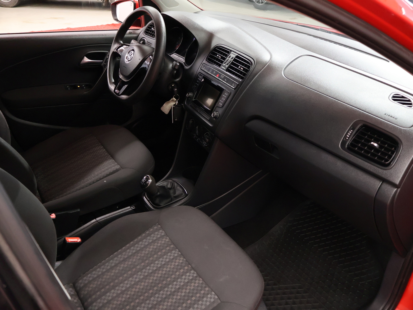 VOLKSWAGEN Polo 6