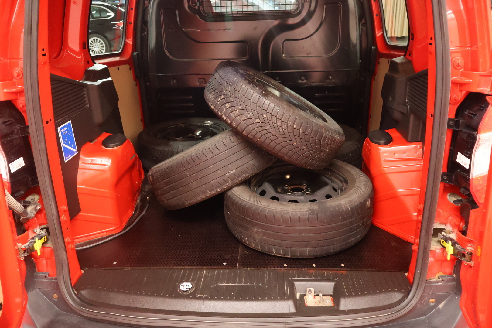 FORD TRANSIT COURIER 2021