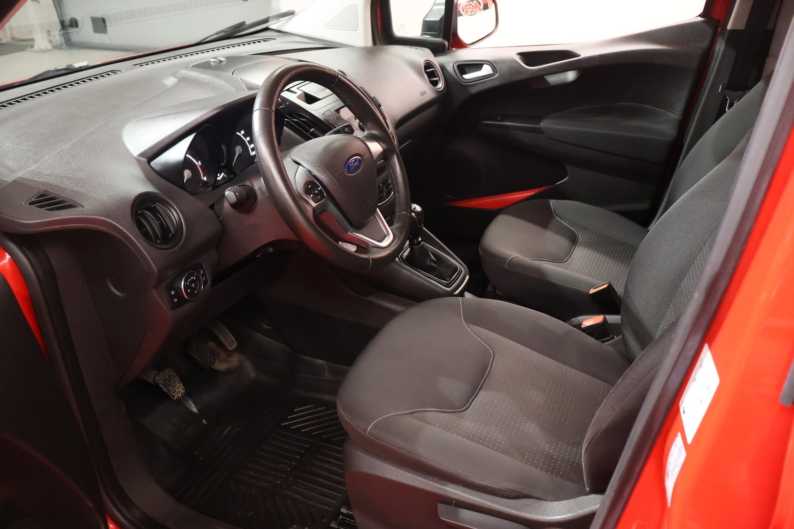 FORD TRANSIT COURIER 2021