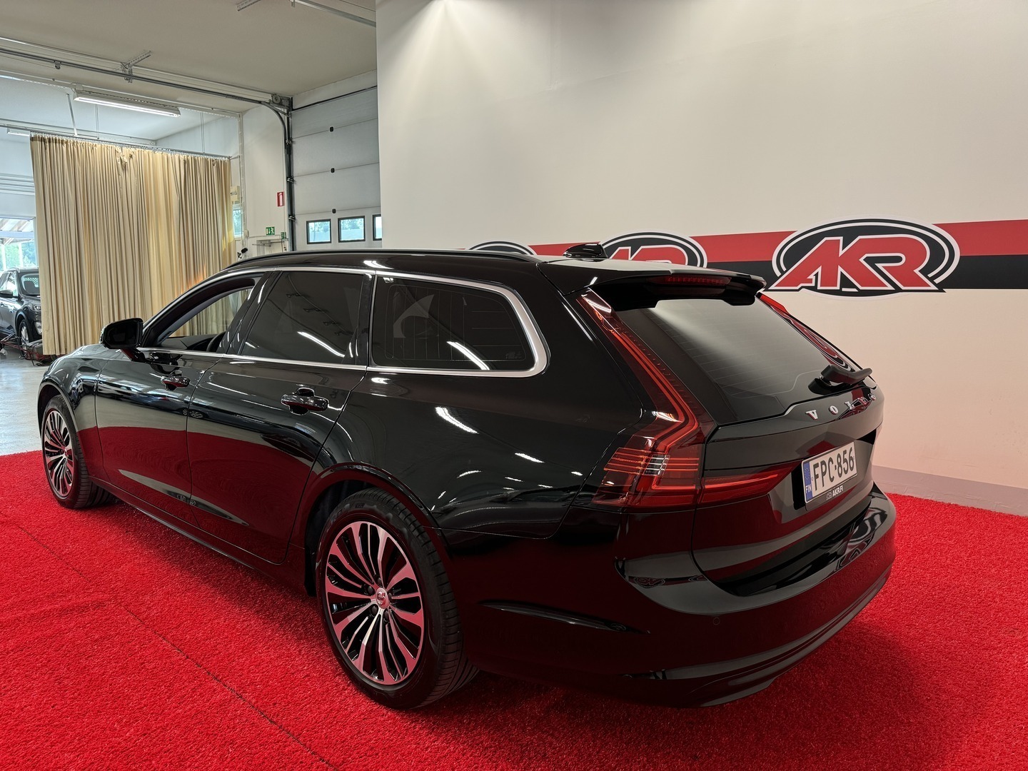 VOLVO V90 2022