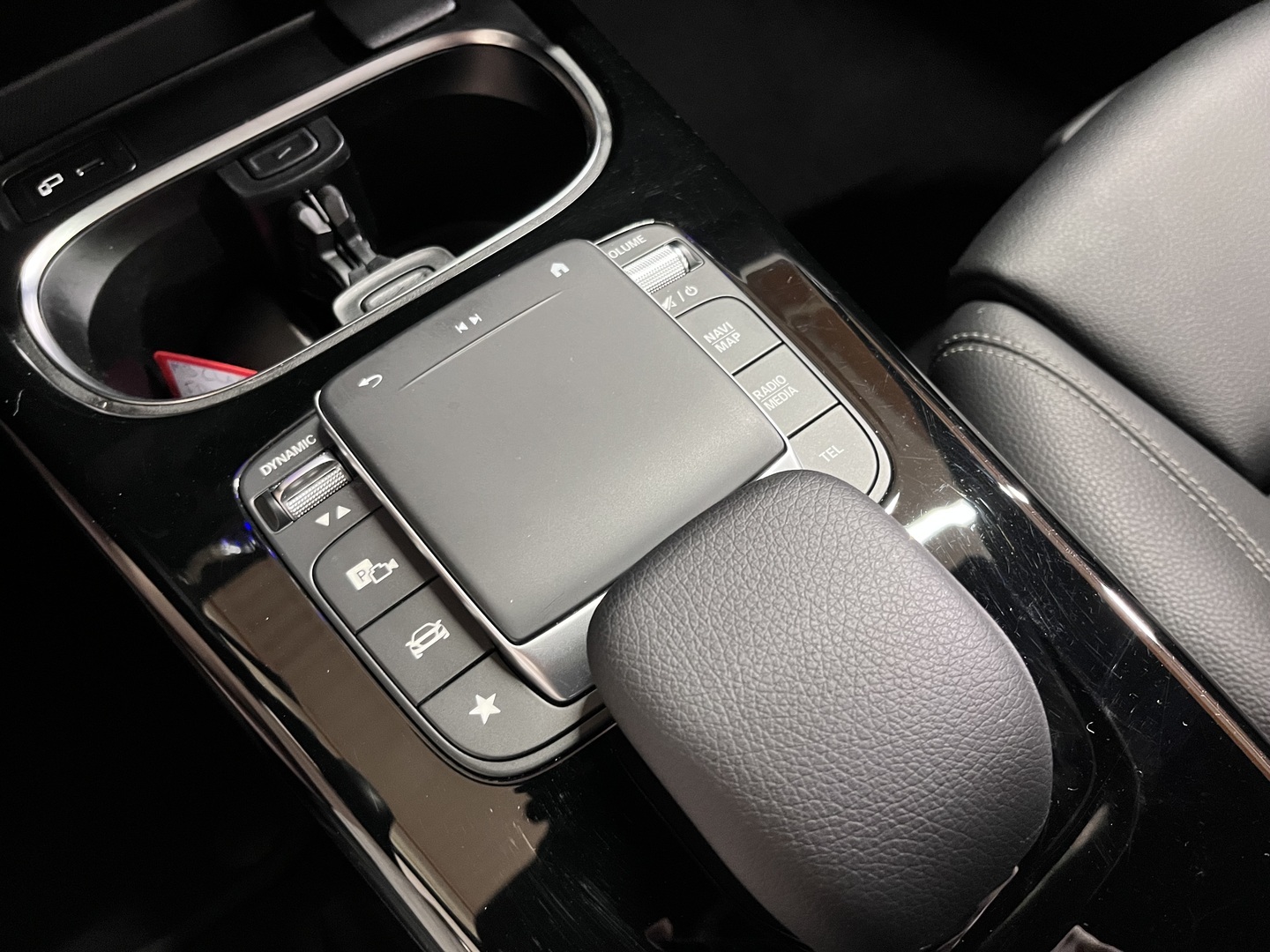 MERCEDES-BENZ CLA 2022