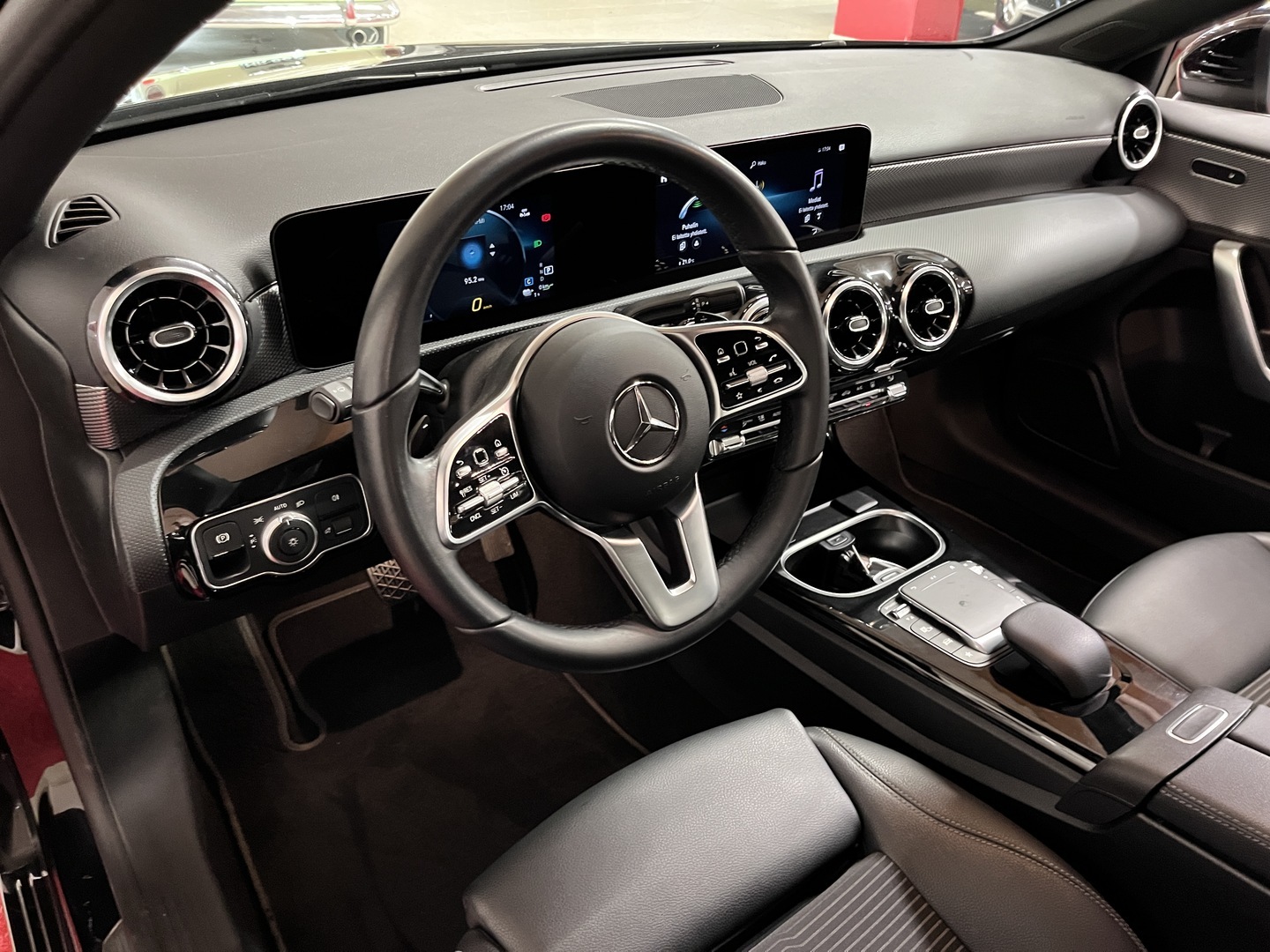 MERCEDES-BENZ A 2023