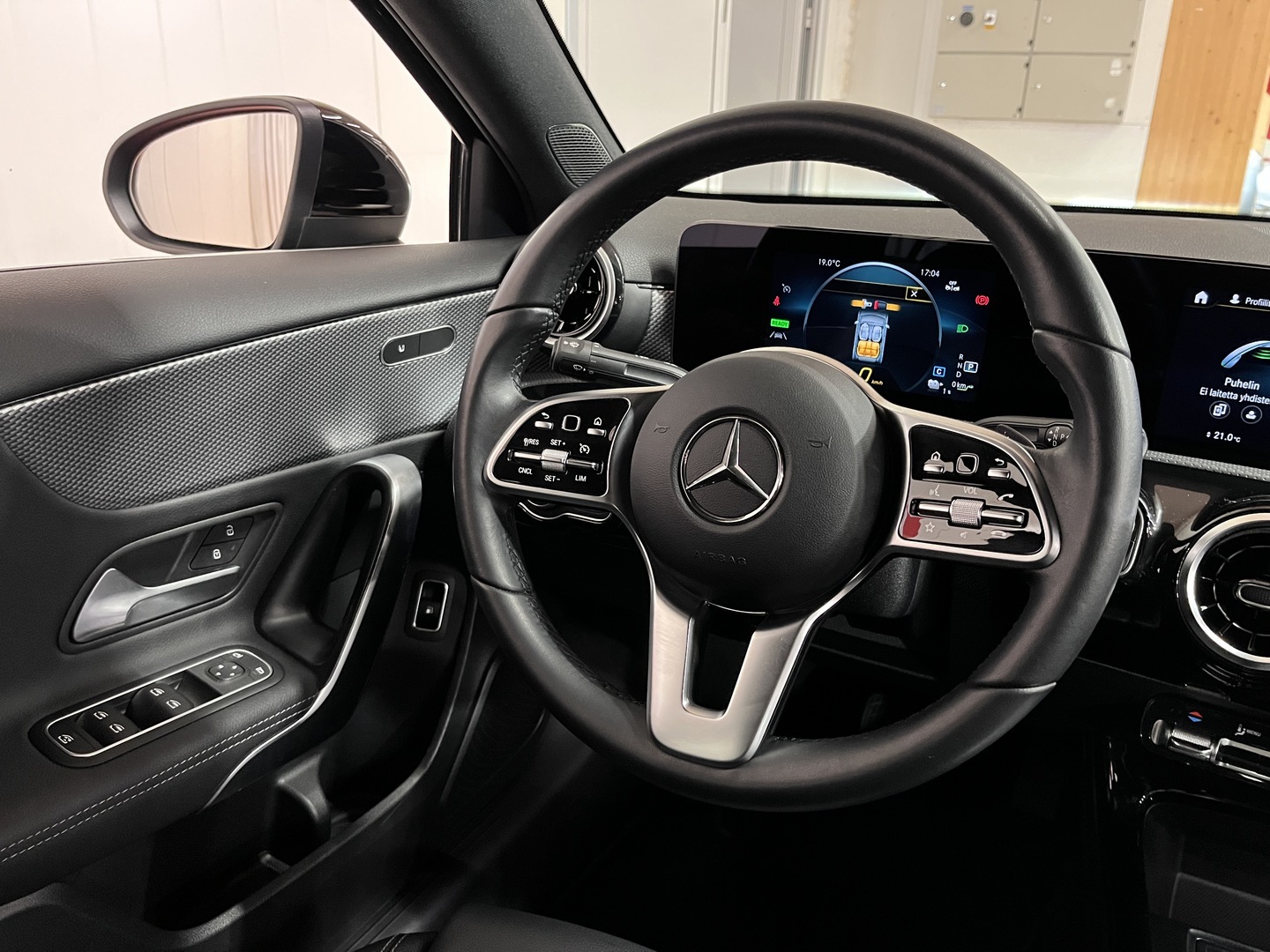 MERCEDES-BENZ A 2023