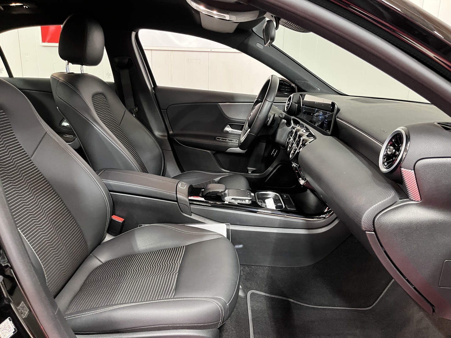 MERCEDES-BENZ A 2023