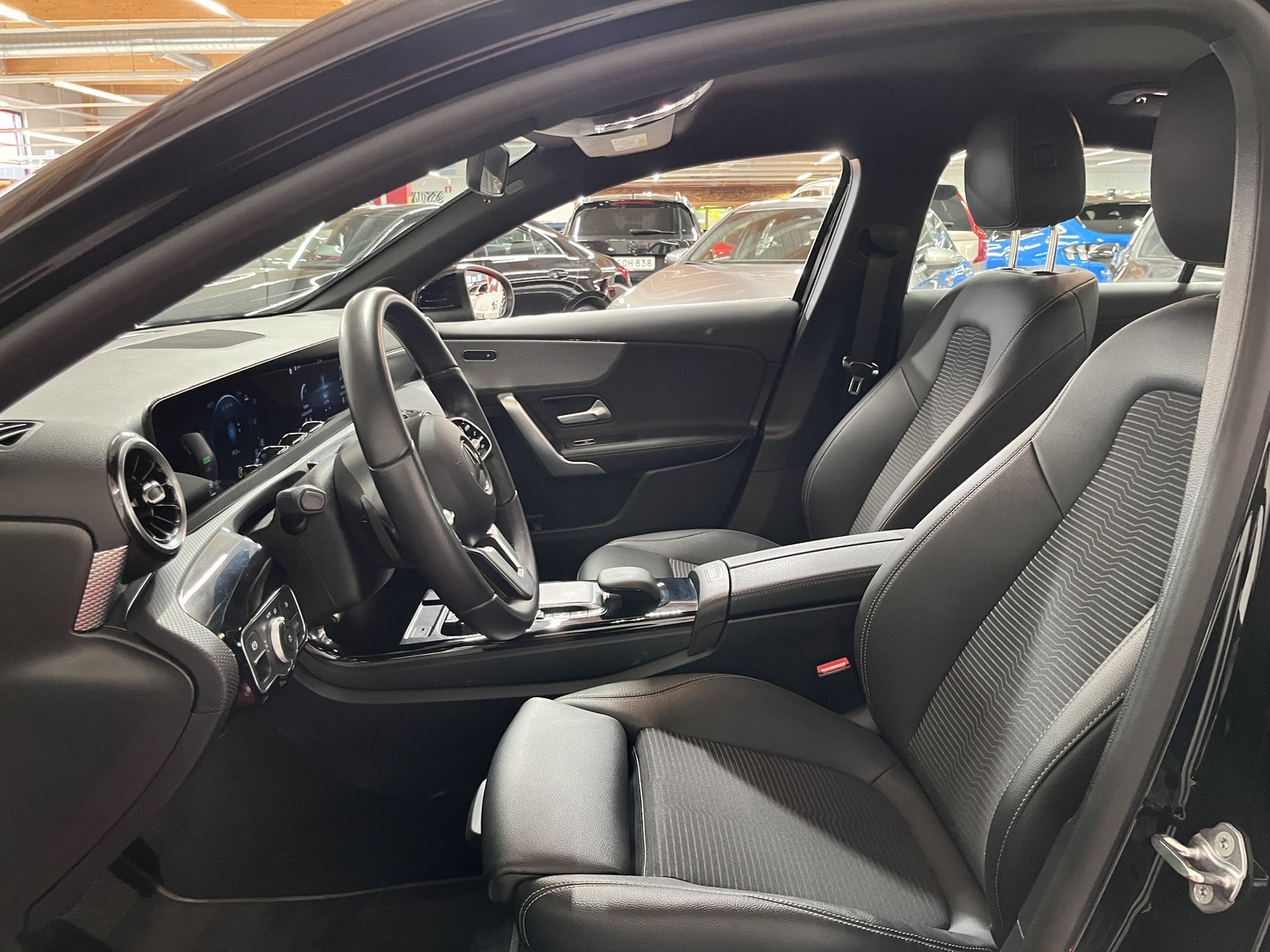 MERCEDES-BENZ A 2023