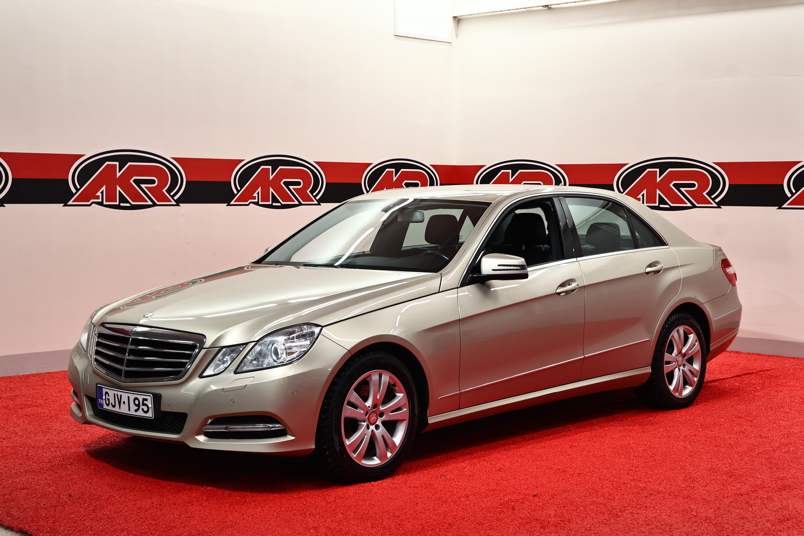 MERCEDES-BENZ E 2011