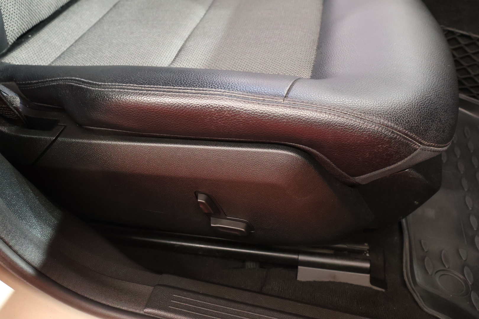 MERCEDES-BENZ E 2011