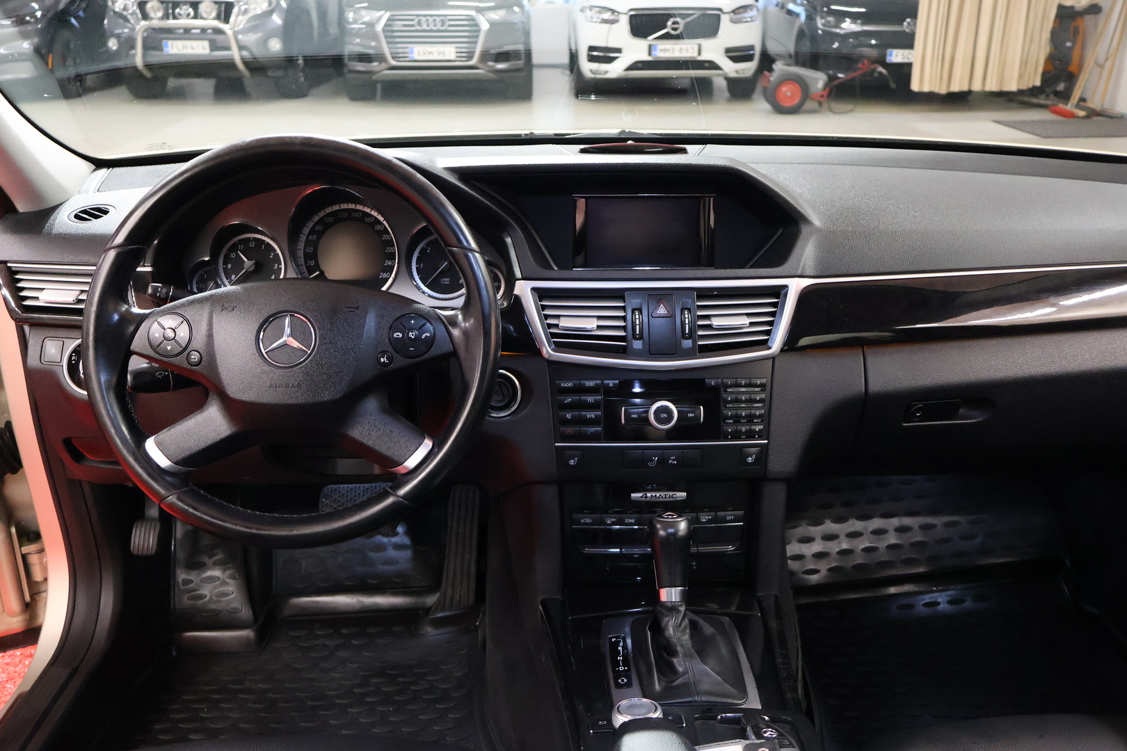 MERCEDES-BENZ E 2011